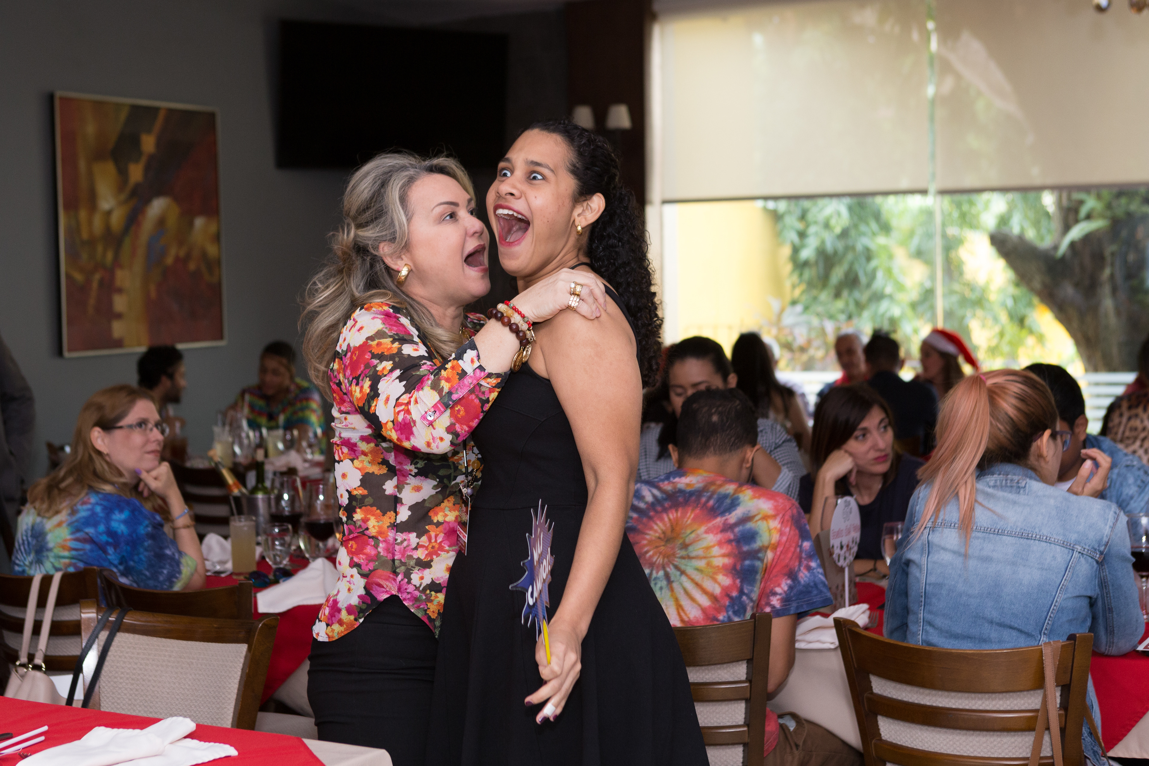 Momentos de la fiesta de Navidad de PostNet en Panamá, con fotografías que capturan alegría, compañerismo y espíritu corporativo festivo.