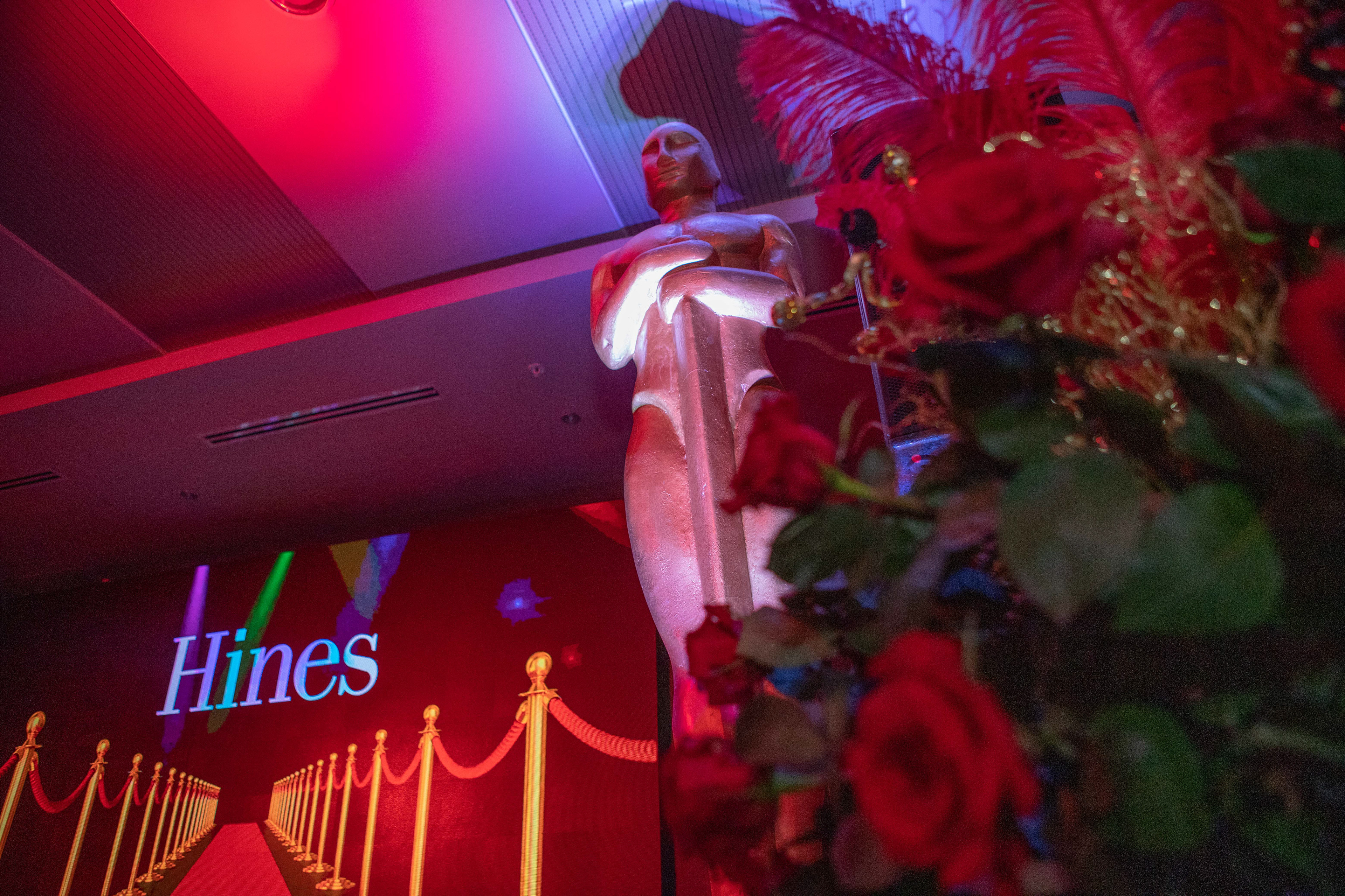 Una noche inolvidable en la fiesta temática de Hollywood de Hines Panamá. Elegancia, glamour y diversión capturados en cada detalle, desde el red carpet hasta los momentos más espontáneos entre colegas.