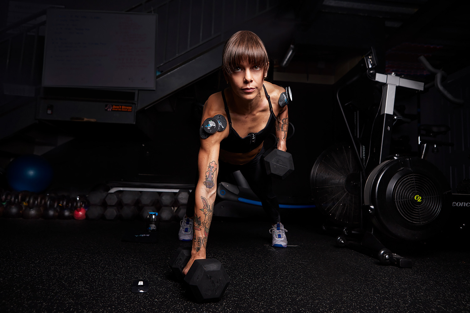 Sesión fotográfica deportiva con Paola Carballeda para Hidow International en Panamá, diseñada para capturar la energía y dinamismo en campañas de marketing deportivo.
