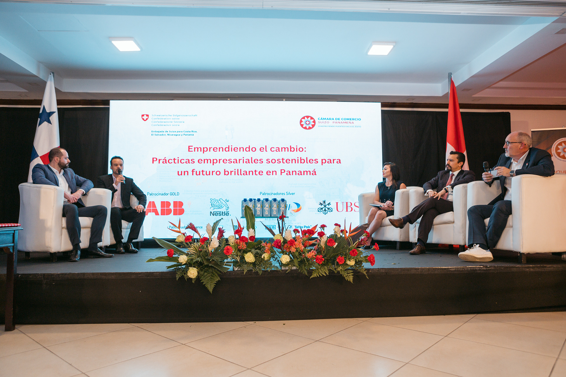 Momentos destacados de la Noche Suiza 2024, una elegante velada de gala y networking organizada por la Cámara de Comercio Suiza en Ciudad de Panamá.