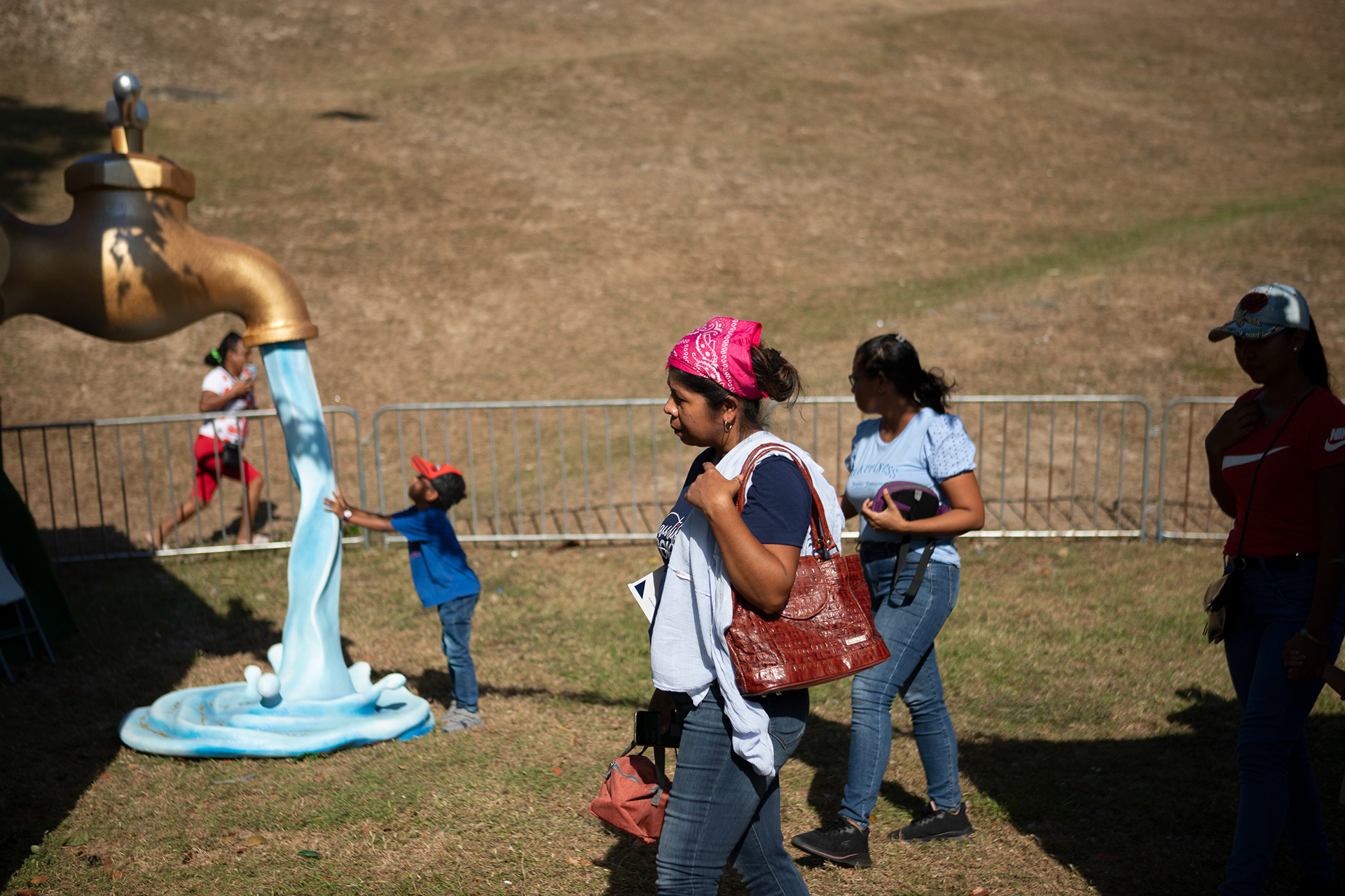 Casa Espacio en el Canal de Panamá: una celebración de cultura, identidad y propósito institucional. Fotografía editorial que documenta el encuentro desde el espacio, la gente y el mensaje.