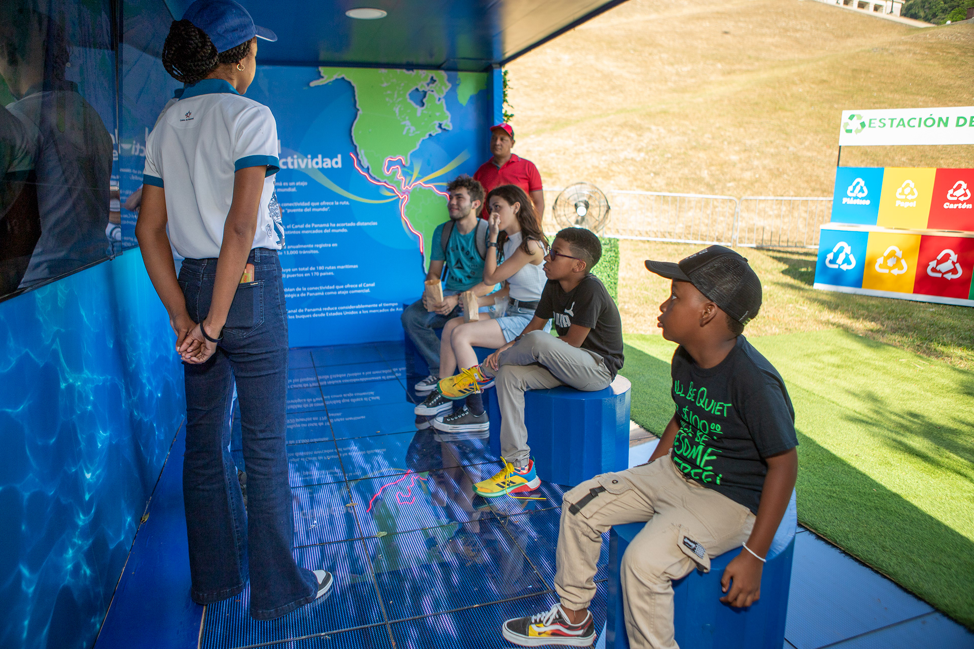 Casa Espacio en el Canal de Panamá: una celebración de cultura, identidad y propósito institucional. Fotografía editorial que documenta el encuentro desde el espacio, la gente y el mensaje.