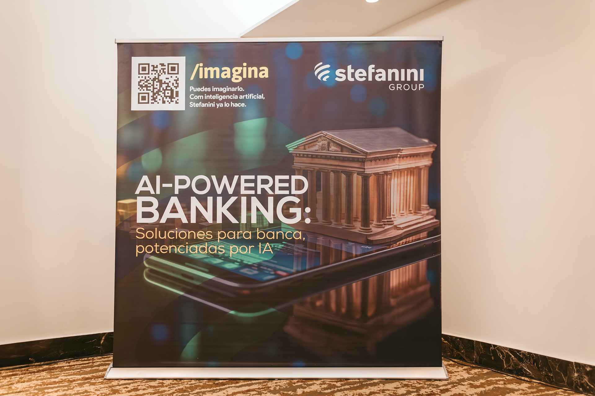 AI Powered Banking: una experiencia de innovación financiera organizada por Stefanini Group y Cobis Topaz en Panamá. Fotografía profesional que captura tecnología, networking y visión de futuro para la banca digital.