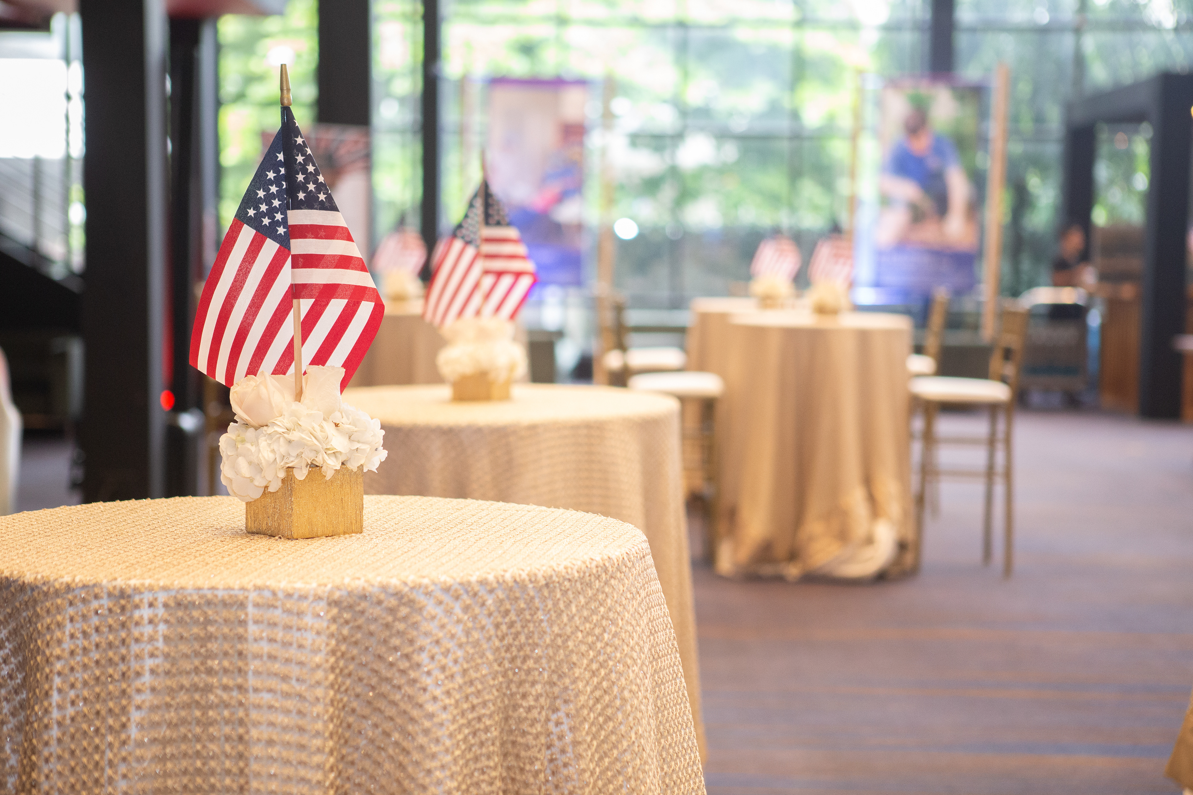 Cobertura del 4th of July organizada por la Embajada de EE.UU. en el Hotel Sheraton Panamá. Imágenes que reflejan el ambiente festivo, diplomático y protocolar del evento.