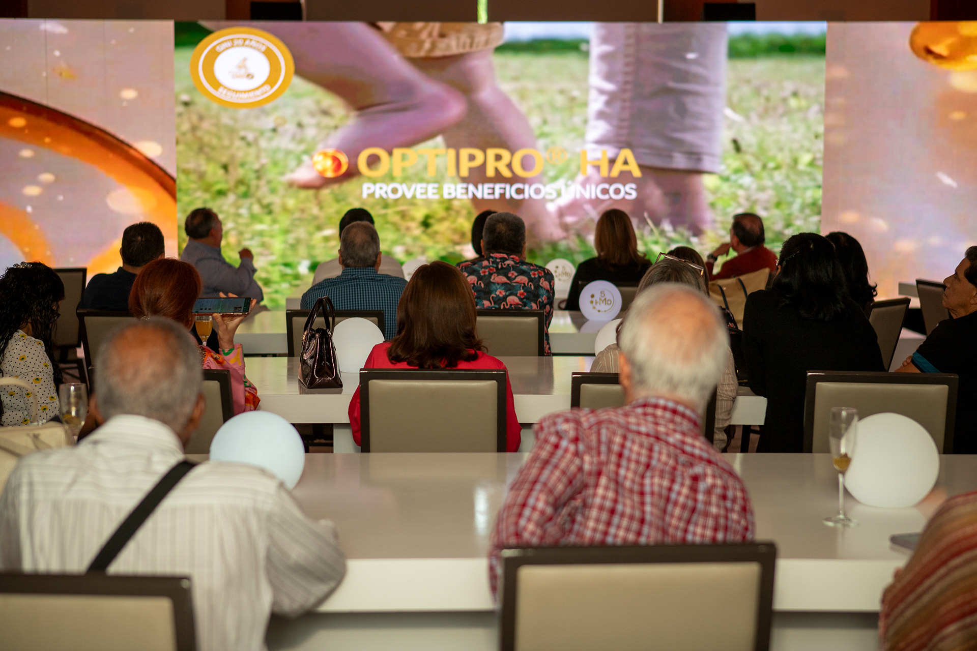 Nestlé presentó su experiencia Nan Supreme 2.0 en Ciudad de Panamá. Un evento elegante, emocional y de alto estándar, capturado con fotografía editorial para uso comercial, institucional y digital.