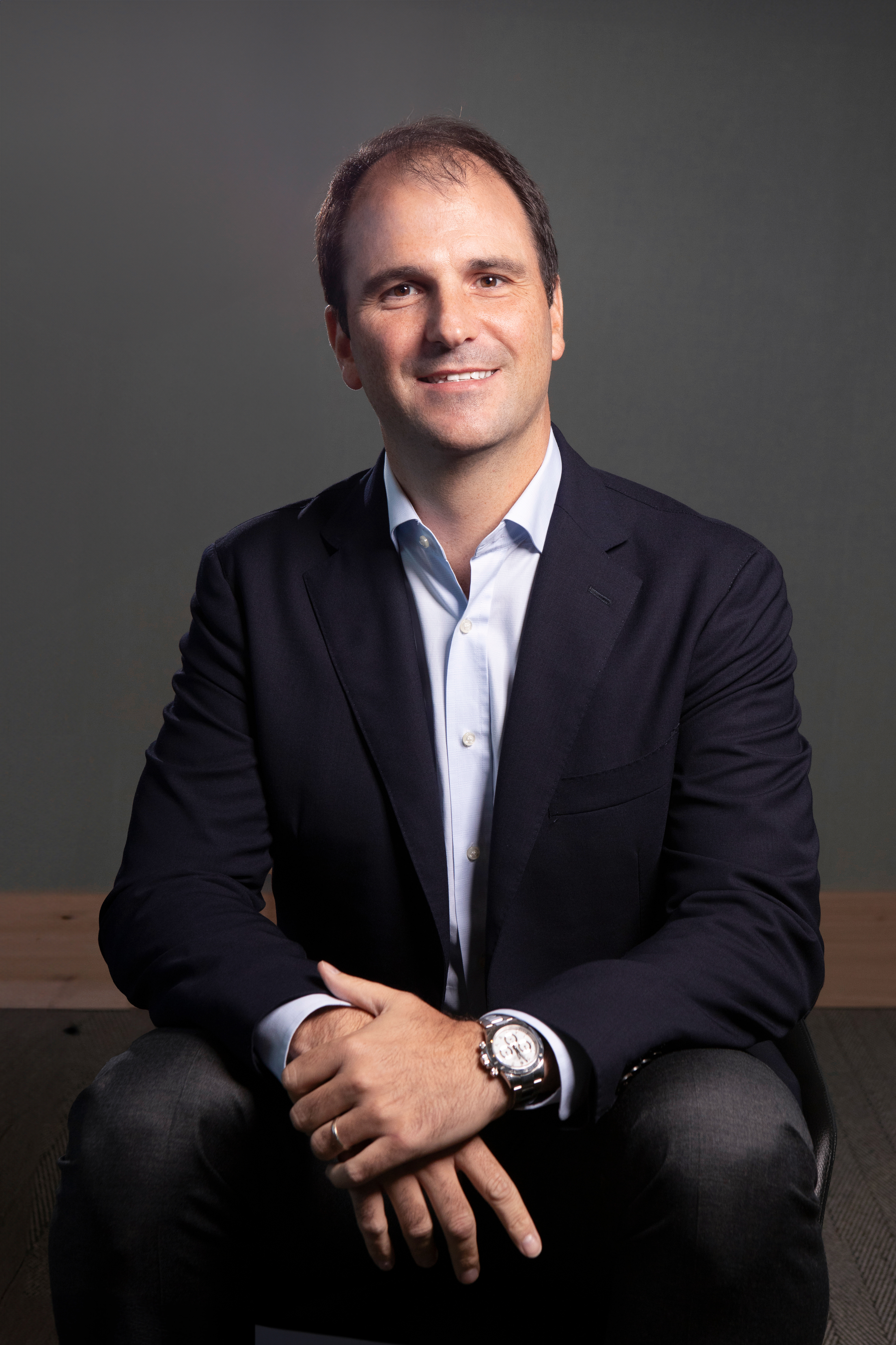 Retratos corporativos del equipo de Singular Securities en Panamá. Una sesión profesional que refleja unidad, experiencia y compromiso en el ámbito financiero.