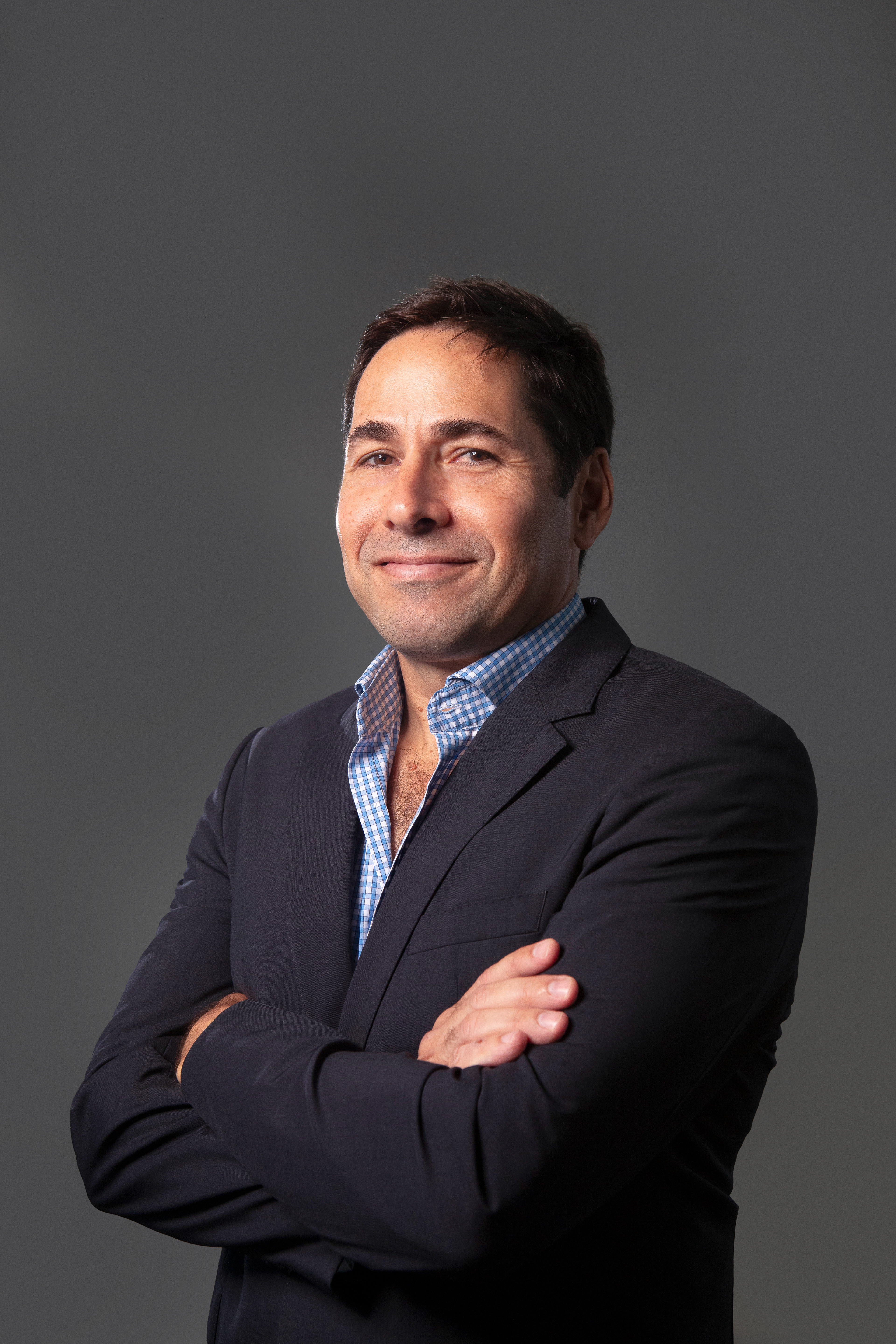 Retratos corporativos del equipo de Singular Securities en Panamá. Una sesión profesional que refleja unidad, experiencia y compromiso en el ámbito financiero.