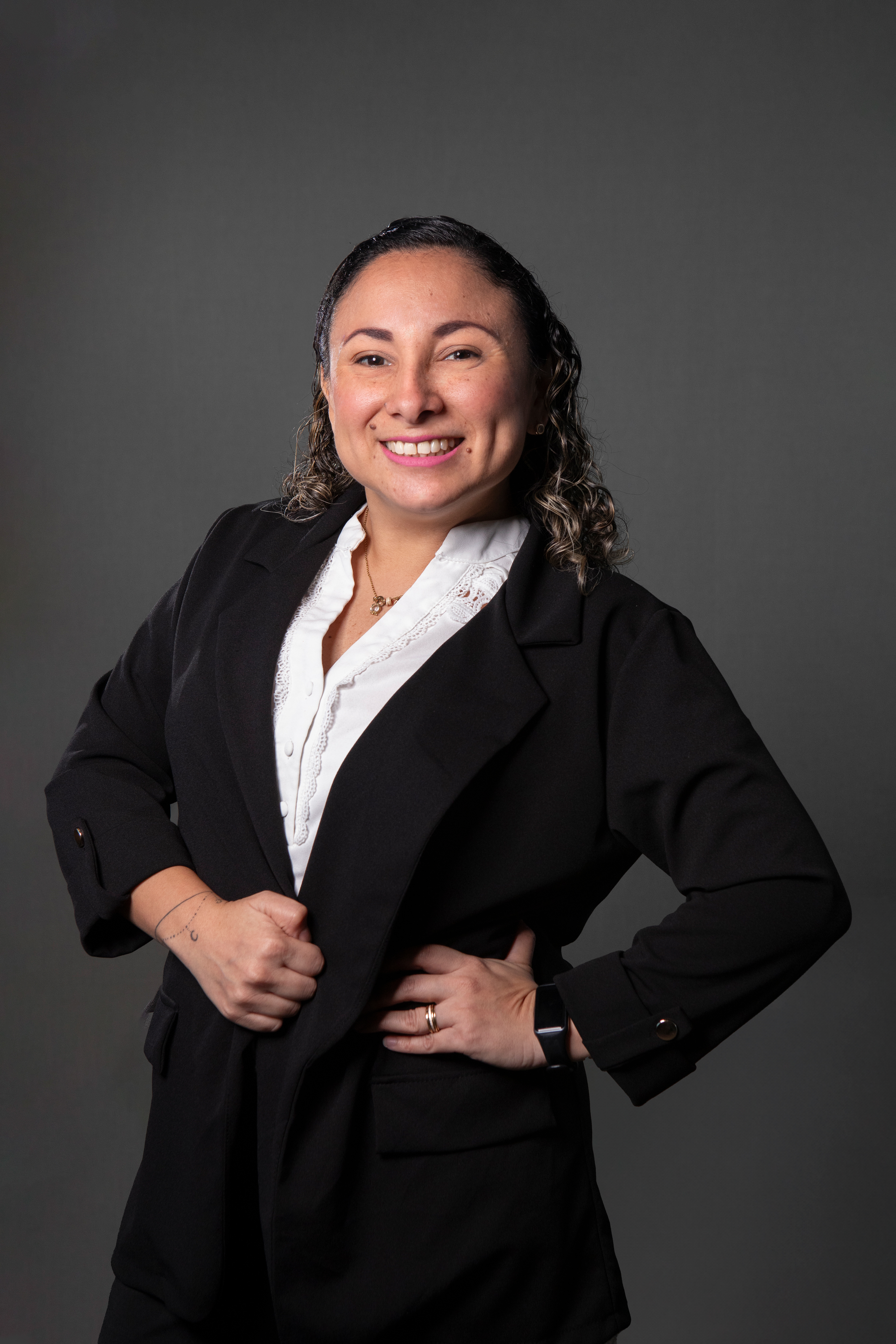 Retratos corporativos del equipo de Singular Securities en Panamá. Una sesión profesional que refleja unidad, experiencia y compromiso en el ámbito financiero.