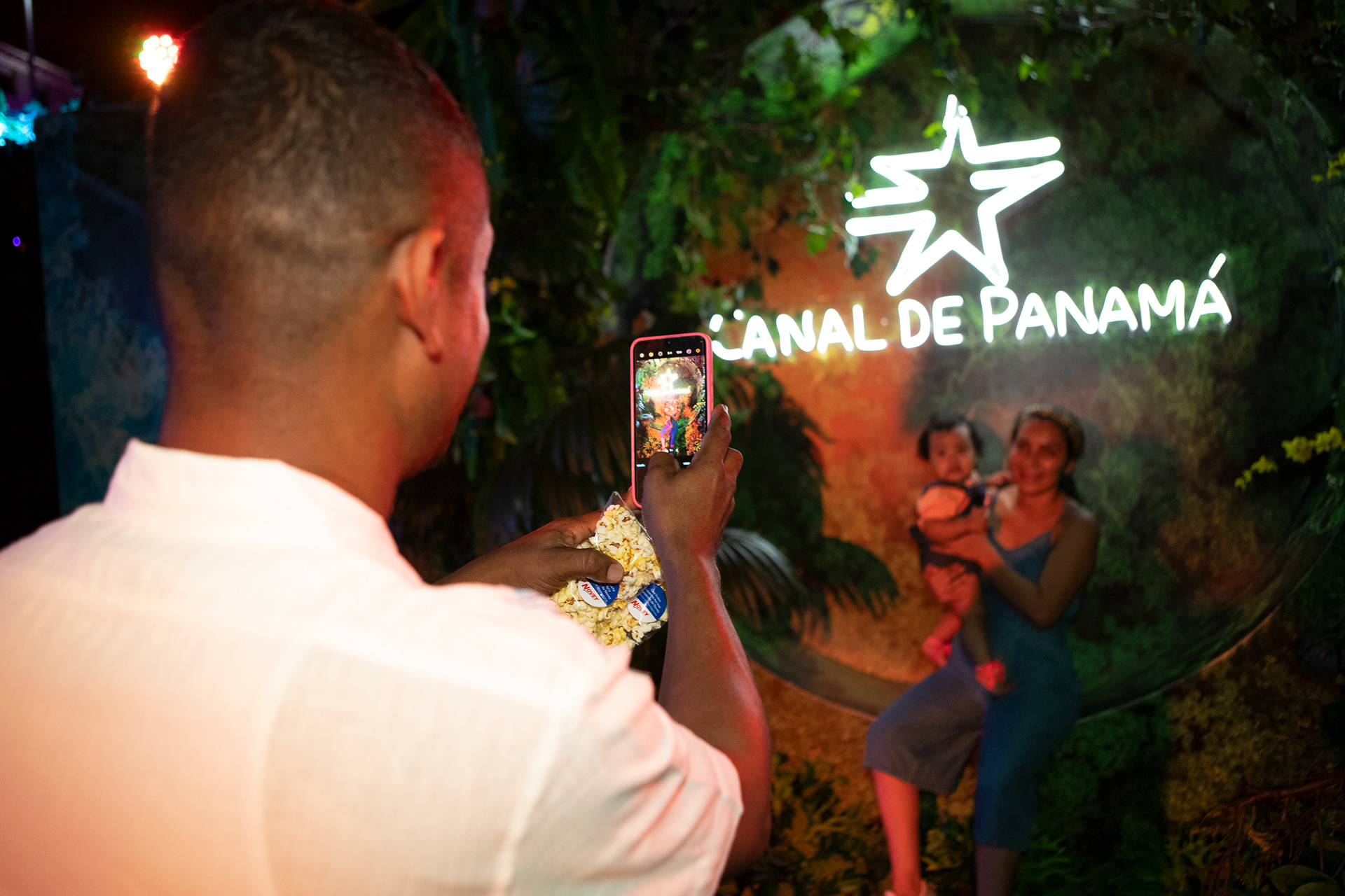 Casa Espacio en el Canal de Panamá: una celebración de cultura, identidad y propósito institucional. Fotografía editorial que documenta el encuentro desde el espacio, la gente y el mensaje.