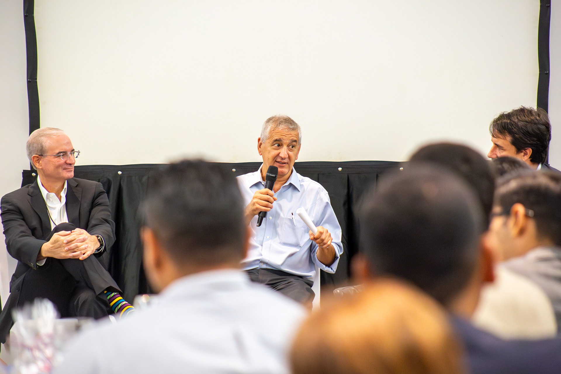 AI Powered Banking: una experiencia de innovación financiera organizada por Stefanini Group y Cobis Topaz en Panamá. Fotografía profesional que captura tecnología, networking y visión de futuro para la banca digital.