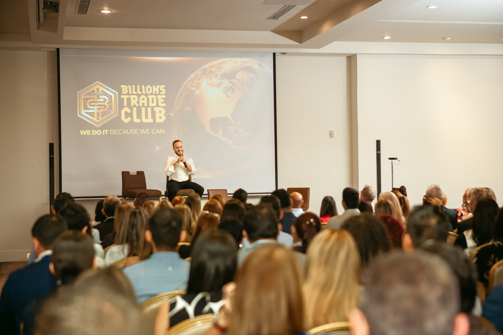 Reunión del Billions Trade Club en el Waldorf Astoria Panamá: un encuentro exclusivo de líderes, ideas y oportunidades. Fotografía profesional de lujo para memorias y comunicación de alto nivel.