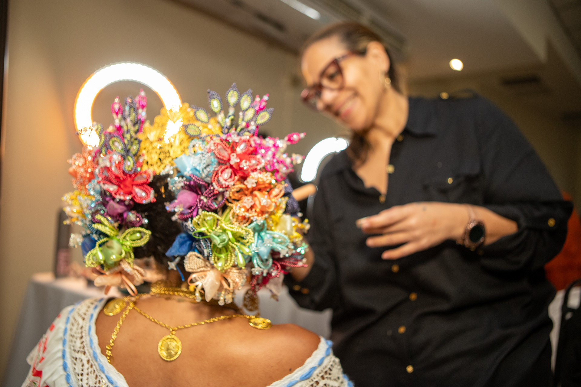 Presencia de Global Bank en el Desfile de las Mil Polleras 2024. Una fusión entre identidad nacional y compromiso institucional, capturada con mirada profesional y sensibilidad cultural.