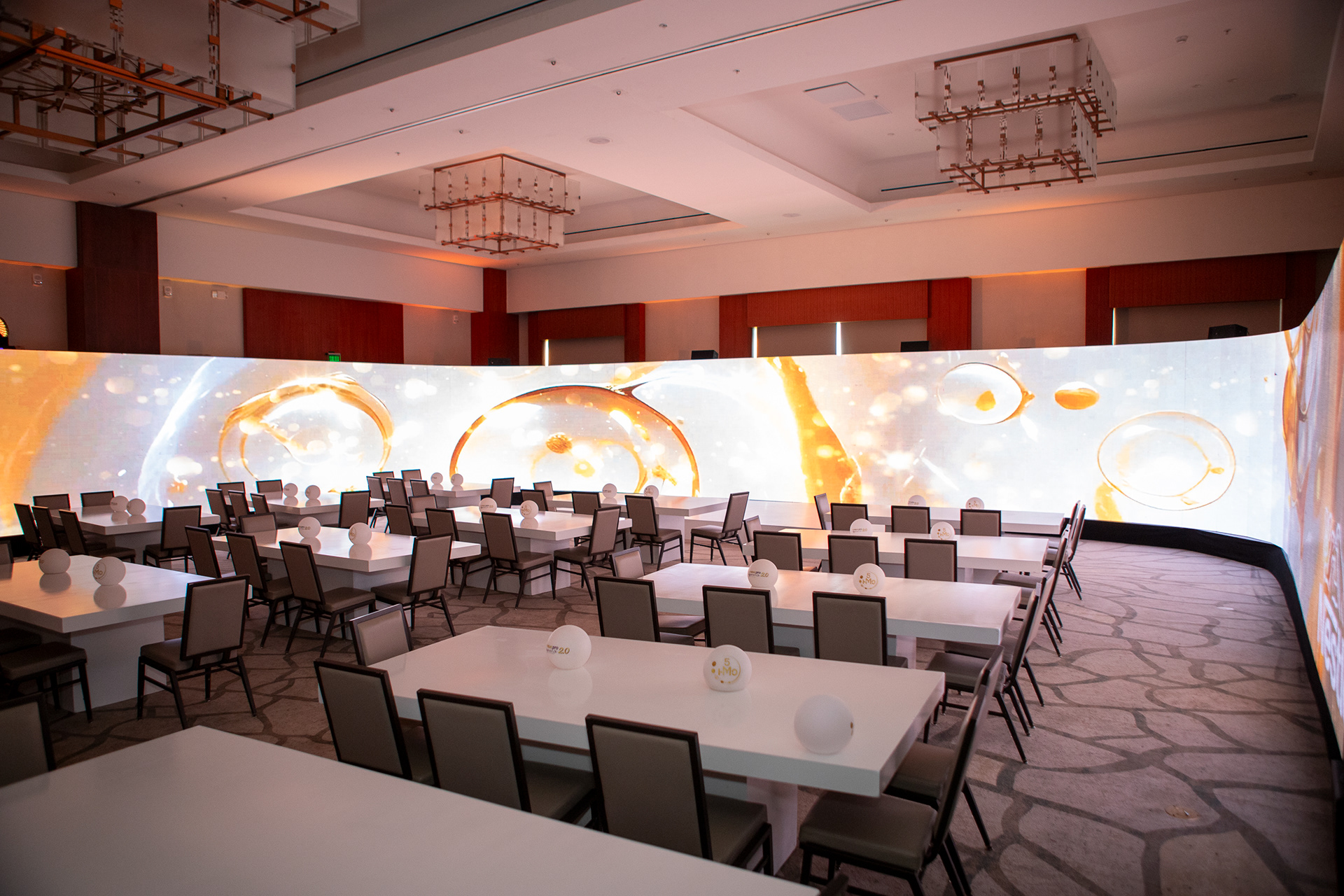 Nestlé presentó su experiencia Nan Supreme 2.0 en Ciudad de Panamá. Un evento elegante, emocional y de alto estándar, capturado con fotografía editorial para uso comercial, institucional y digital.