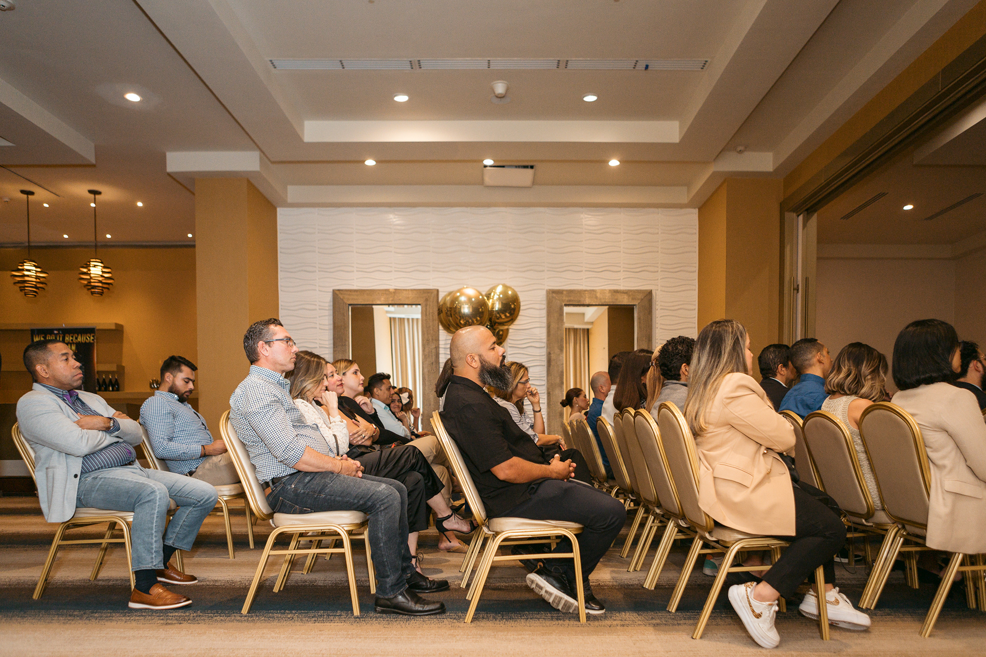 Reunión del Billions Trade Club en el Waldorf Astoria Panamá: un encuentro exclusivo de líderes, ideas y oportunidades. Fotografía profesional de lujo para memorias y comunicación de alto nivel.