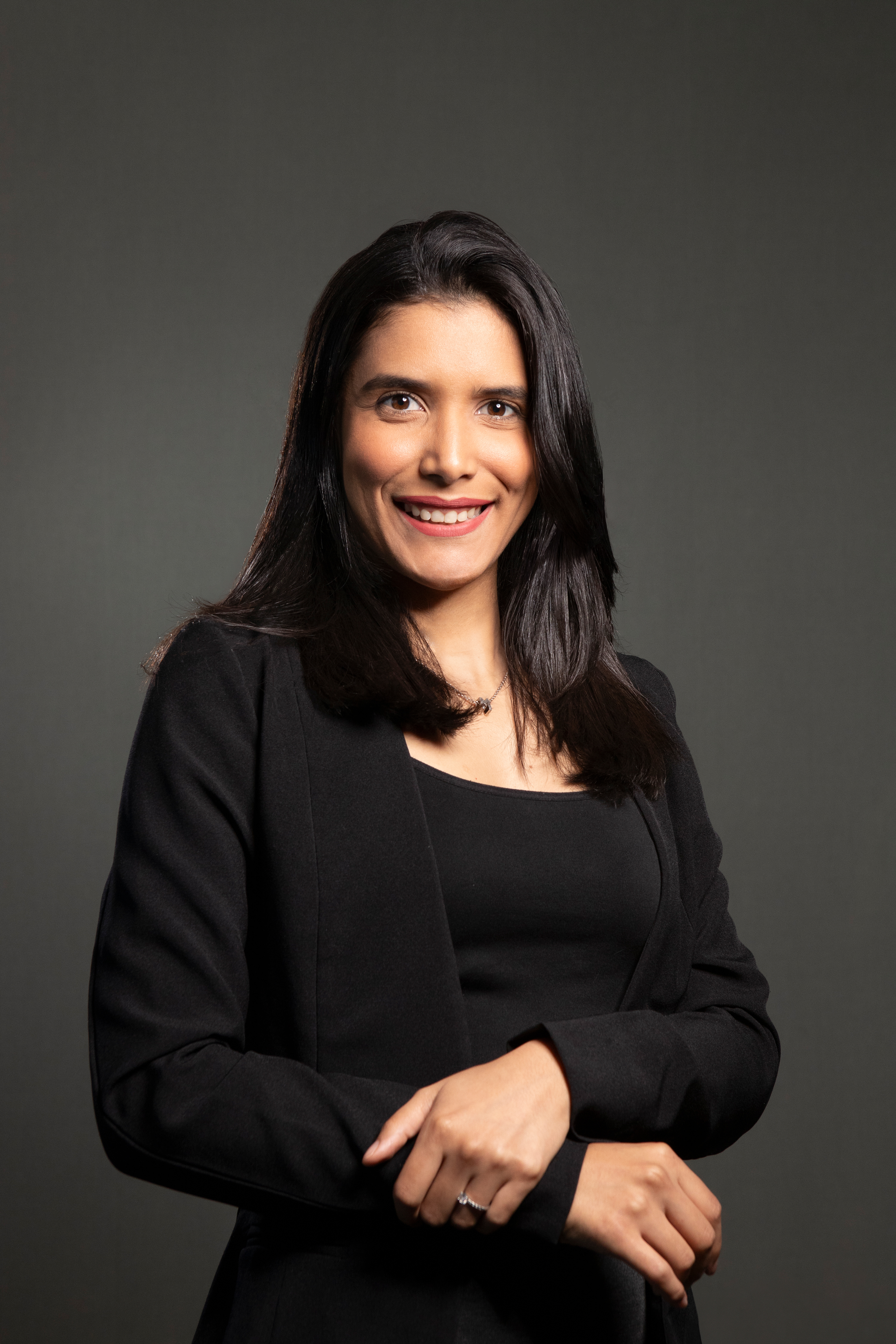 Retratos corporativos del equipo de Singular Securities en Panamá. Una sesión profesional que refleja unidad, experiencia y compromiso en el ámbito financiero.