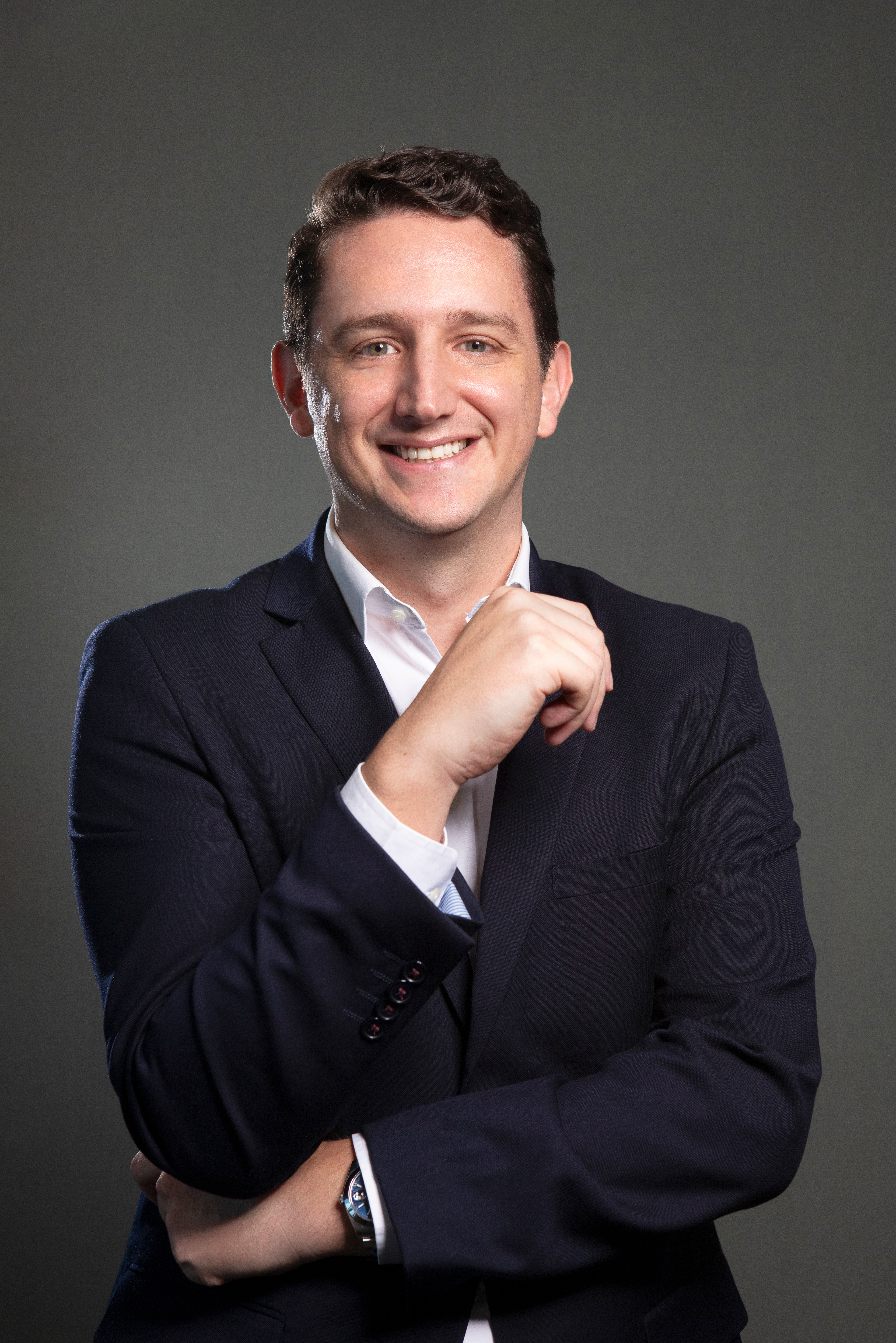 Retratos corporativos del equipo de Singular Securities en Panamá. Una sesión profesional que refleja unidad, experiencia y compromiso en el ámbito financiero.
