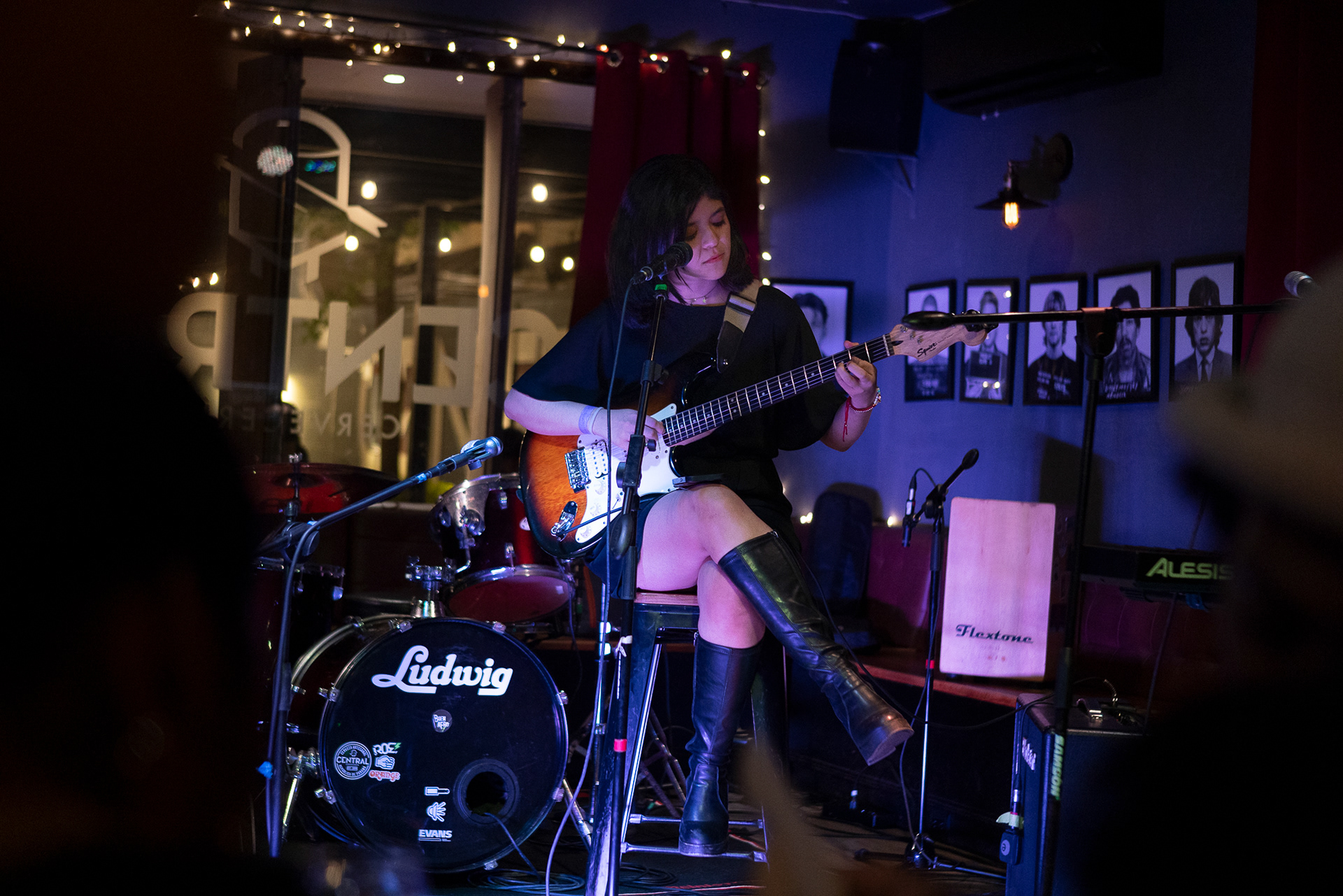 Butumpa de Mujeres en Canvas Urbano: una explosión de arte, expresión visual y poder femenino en Cervecería Central. Fotografía con enfoque editorial para visibilizar cultura, identidad y comunidad.
