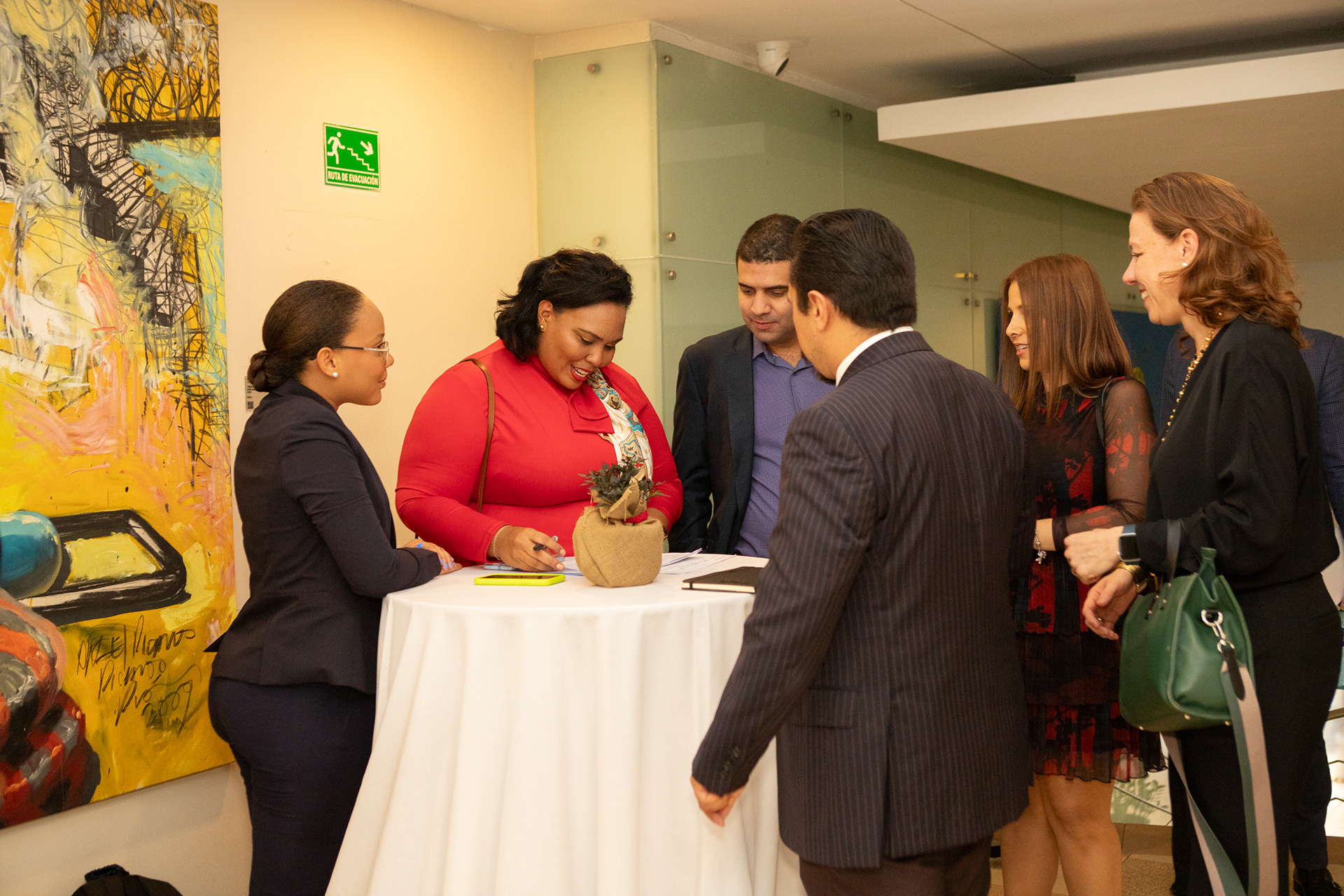 Momentos destacados de la Noche Suiza 2024, una elegante velada de gala y networking organizada por la Cámara de Comercio Suiza en Ciudad de Panamá.