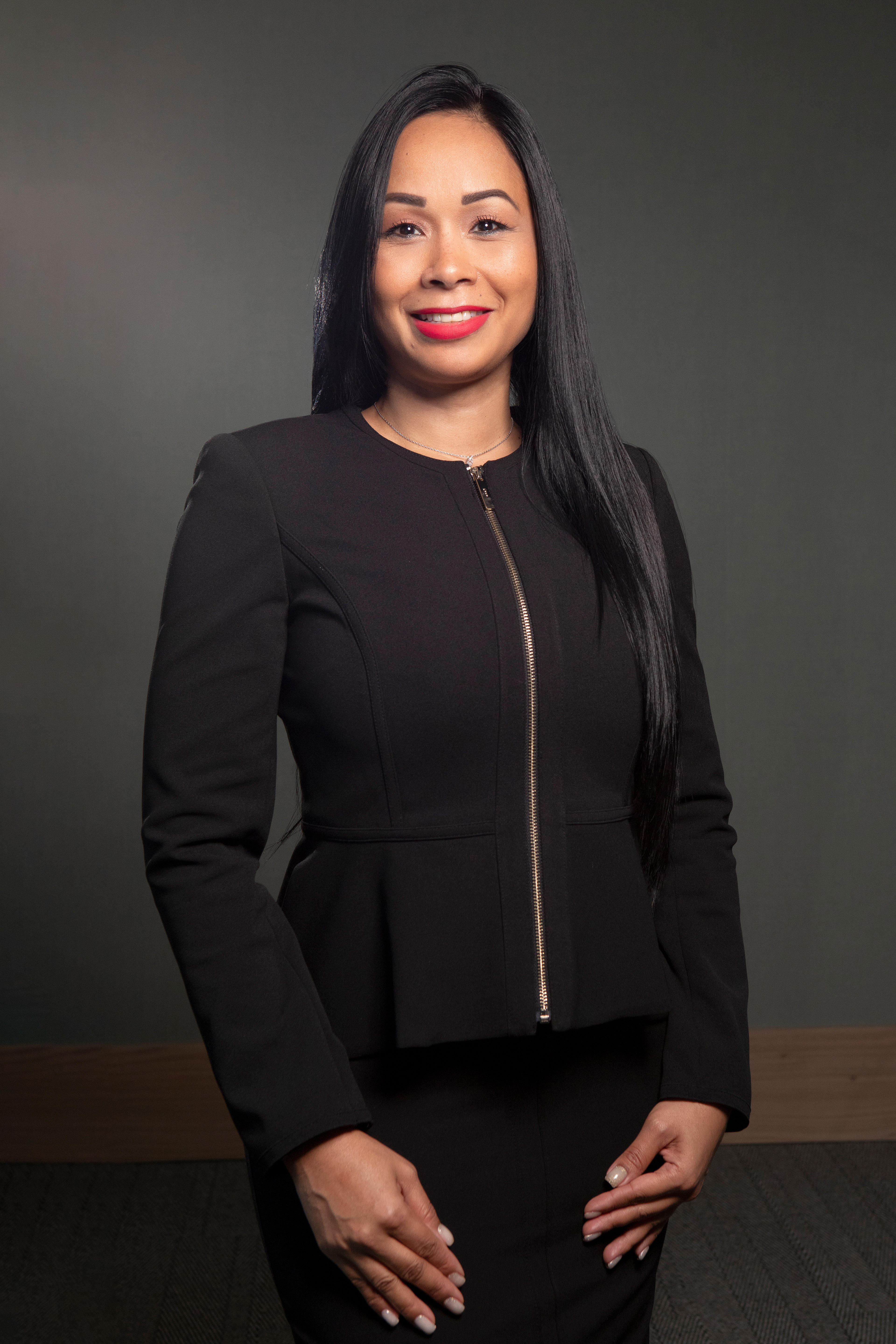 Retratos corporativos del equipo de Singular Securities en Panamá. Una sesión profesional que refleja unidad, experiencia y compromiso en el ámbito financiero.