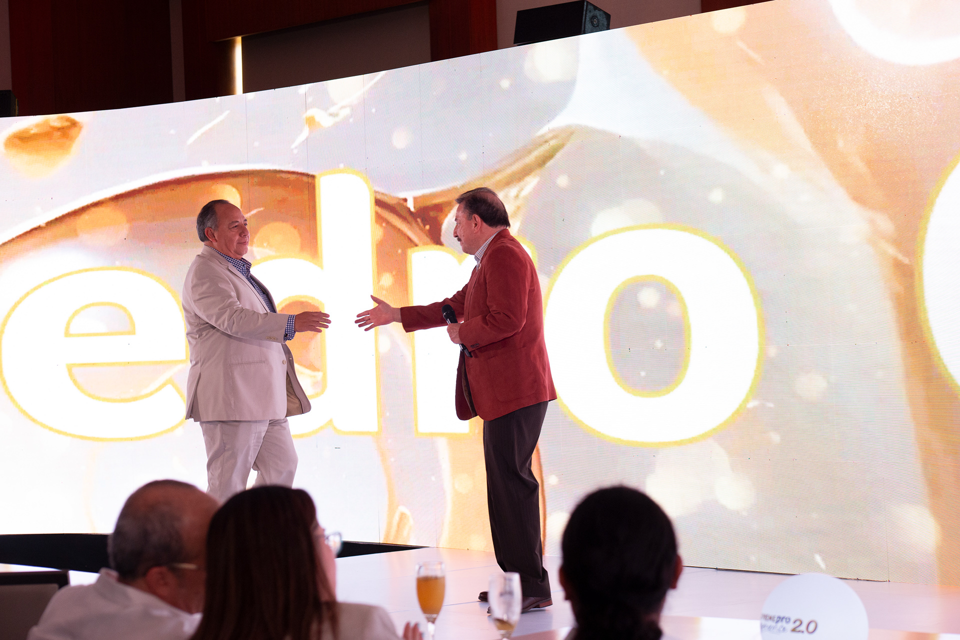 Nestlé presentó su experiencia Nan Supreme 2.0 en Ciudad de Panamá. Un evento elegante, emocional y de alto estándar, capturado con fotografía editorial para uso comercial, institucional y digital.