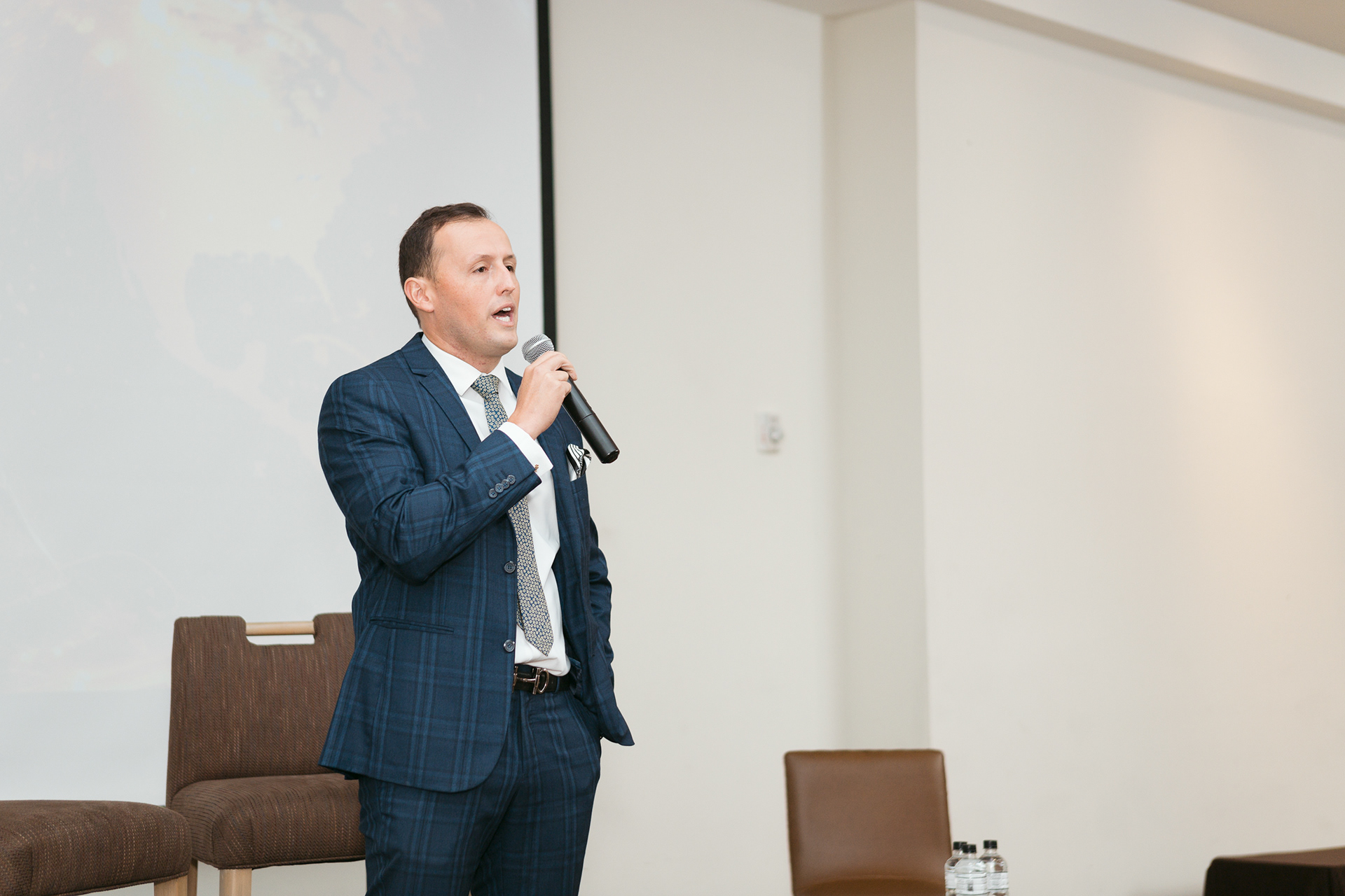 Reunión del Billions Trade Club en el Waldorf Astoria Panamá: un encuentro exclusivo de líderes, ideas y oportunidades. Fotografía profesional de lujo para memorias y comunicación de alto nivel.