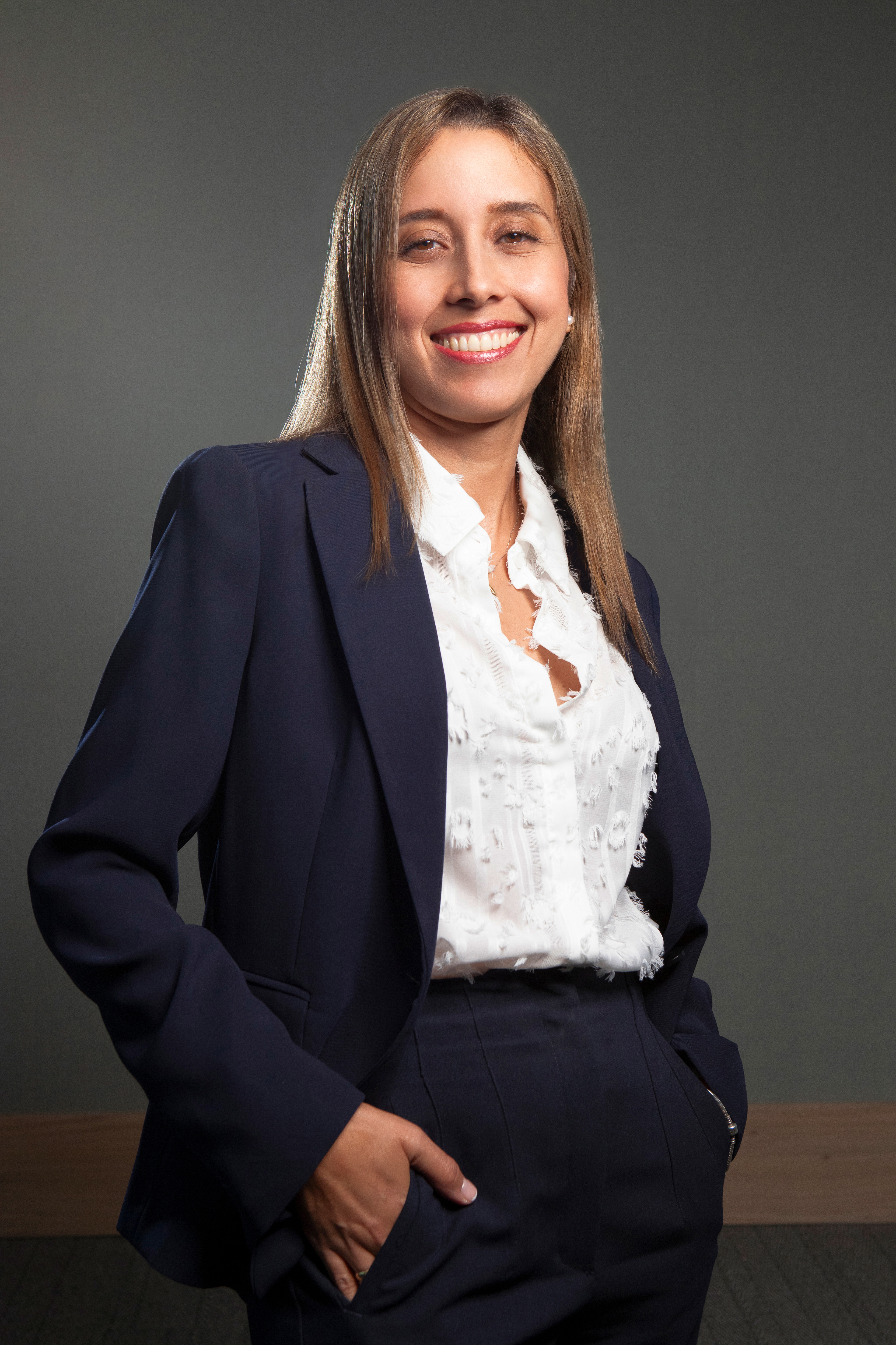 Retratos corporativos del equipo de Singular Securities en Panamá. Una sesión profesional que refleja unidad, experiencia y compromiso en el ámbito financiero.