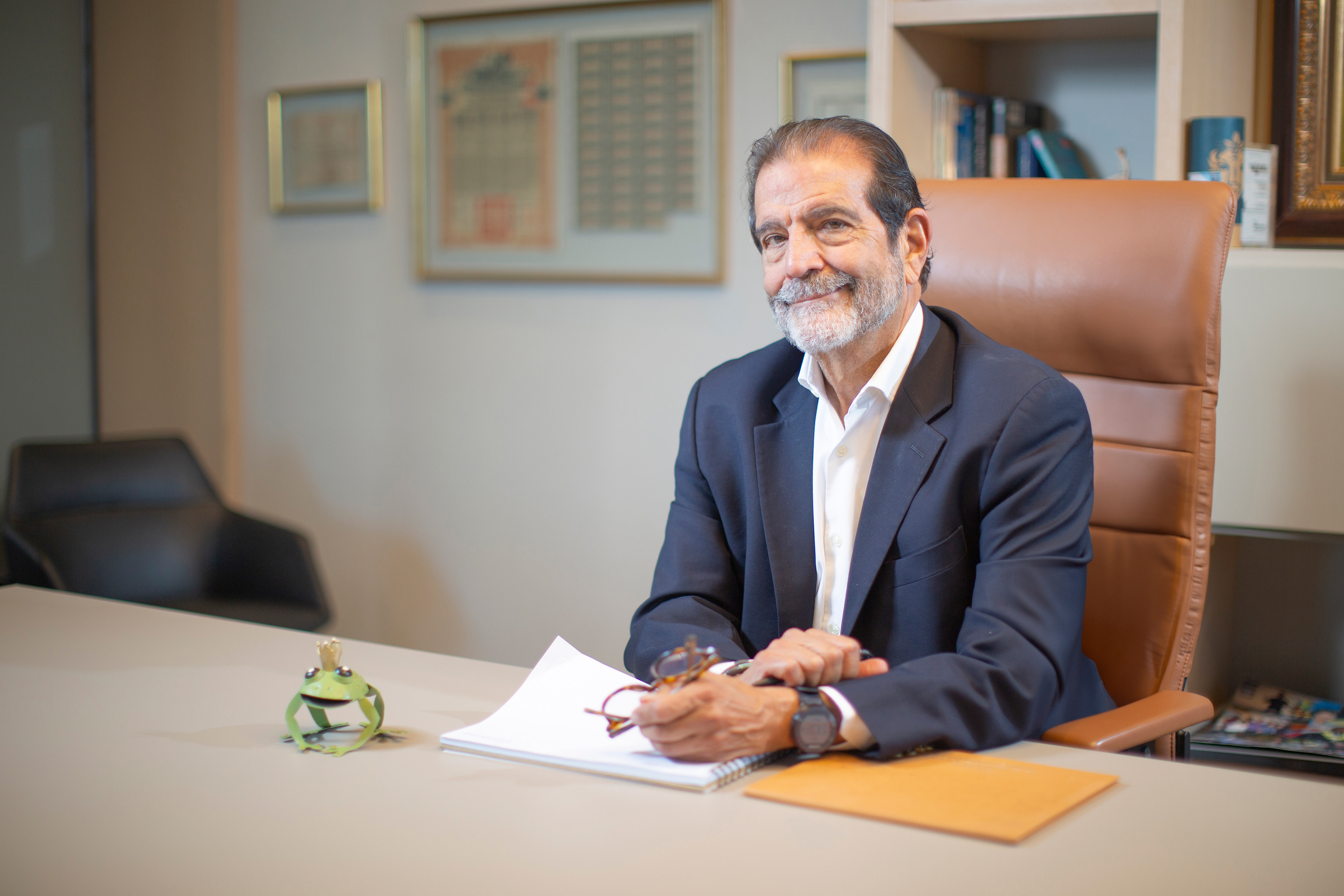 Retratos profesionales de Roberto Brenes, presidente de Canal Securities en Panamá. Una sesión que destaca su liderazgo y compromiso con la visión empresarial.