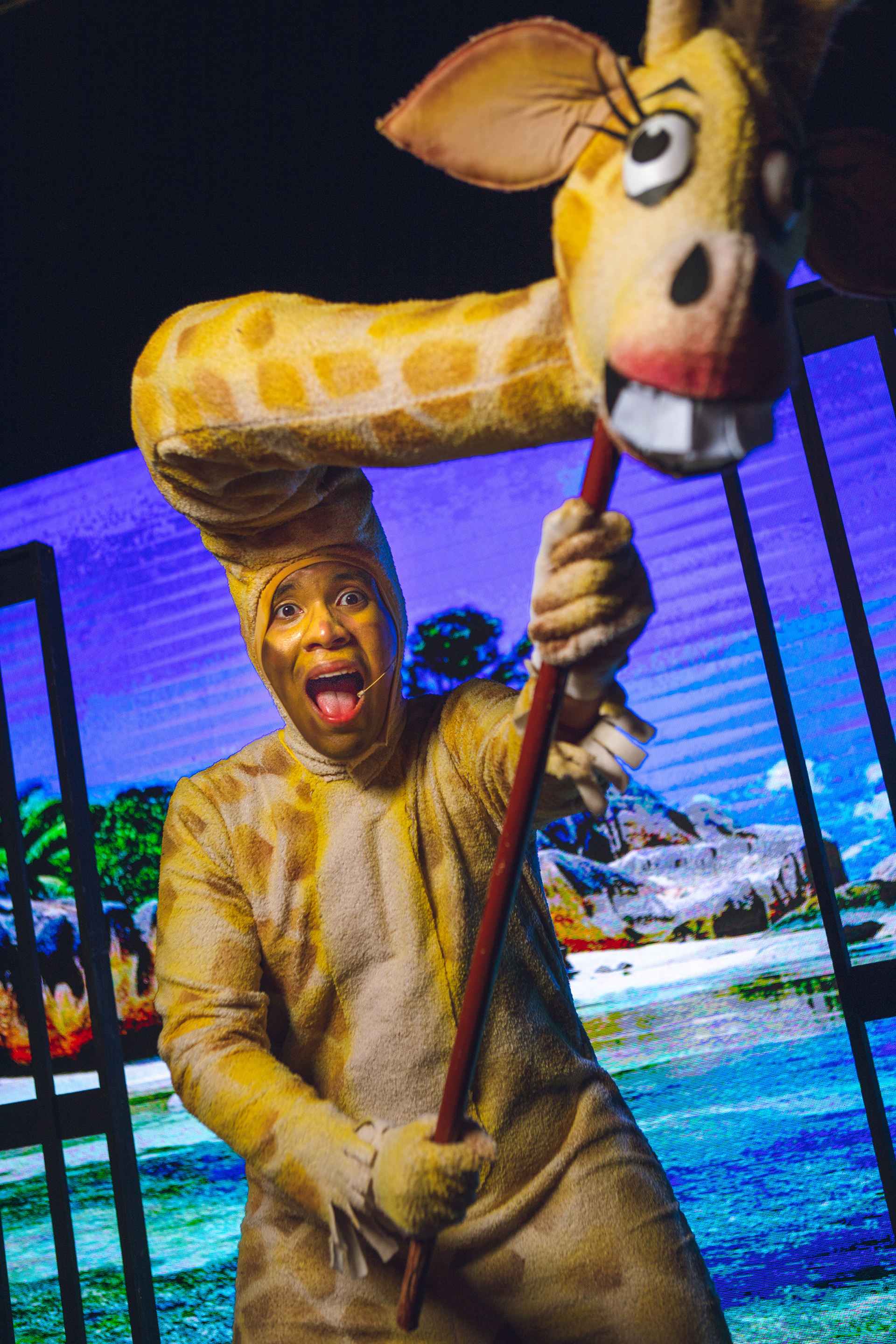 Momentos del musical Madagascar presentado por Smart Academy en el Teatro Ascanio Arosemena. Una cobertura completa de luces, emociones y talento en escena. Ideal para portafolios escolares, redes y memorias familiares.