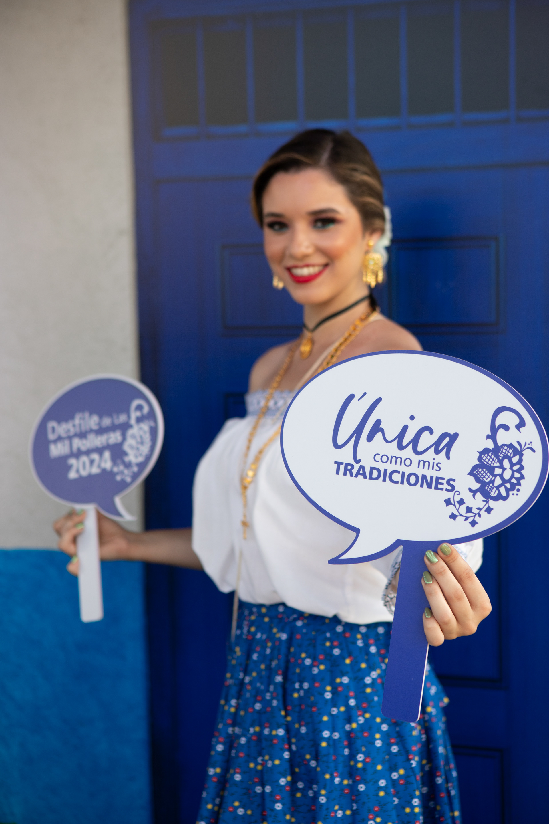 Presencia de Global Bank en el Desfile de las Mil Polleras 2024. Una fusión entre identidad nacional y compromiso institucional, capturada con mirada profesional y sensibilidad cultural.