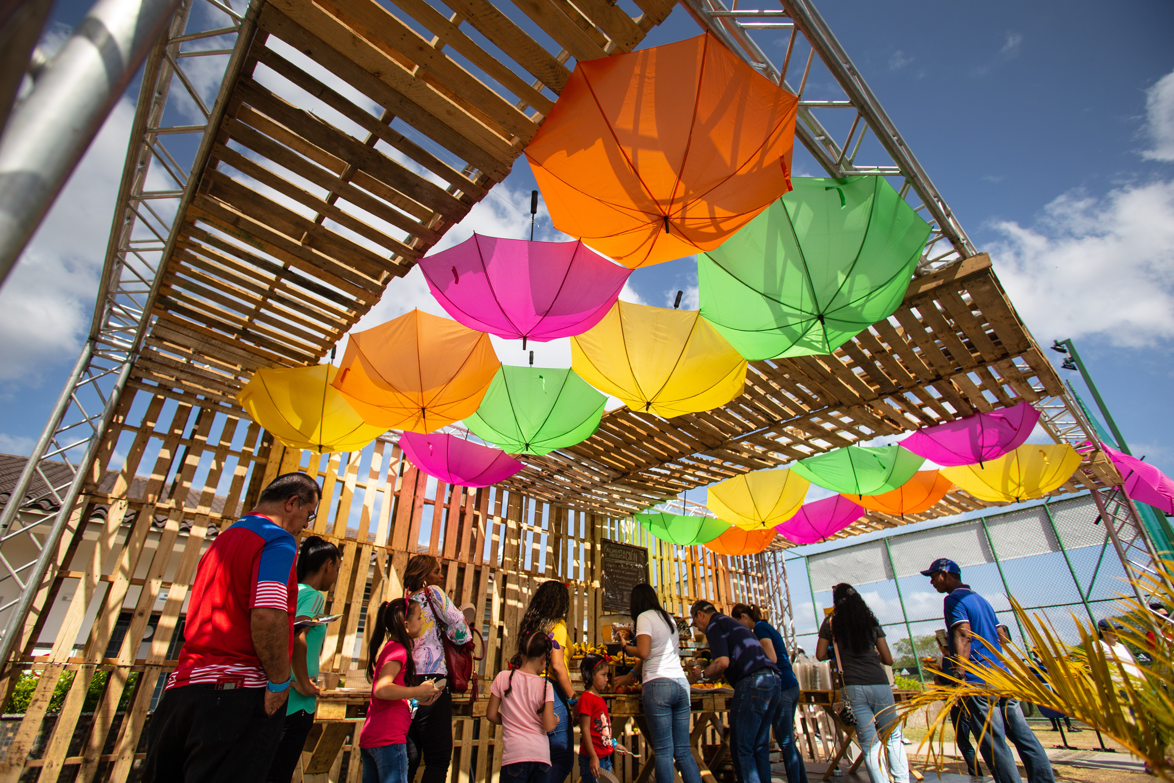 Copa Fest en el Sport Center de Costa del Este, una jornada deportiva empresarial llena de integración, competencia y trabajo en equipo capturada en imágenes vibrantes.