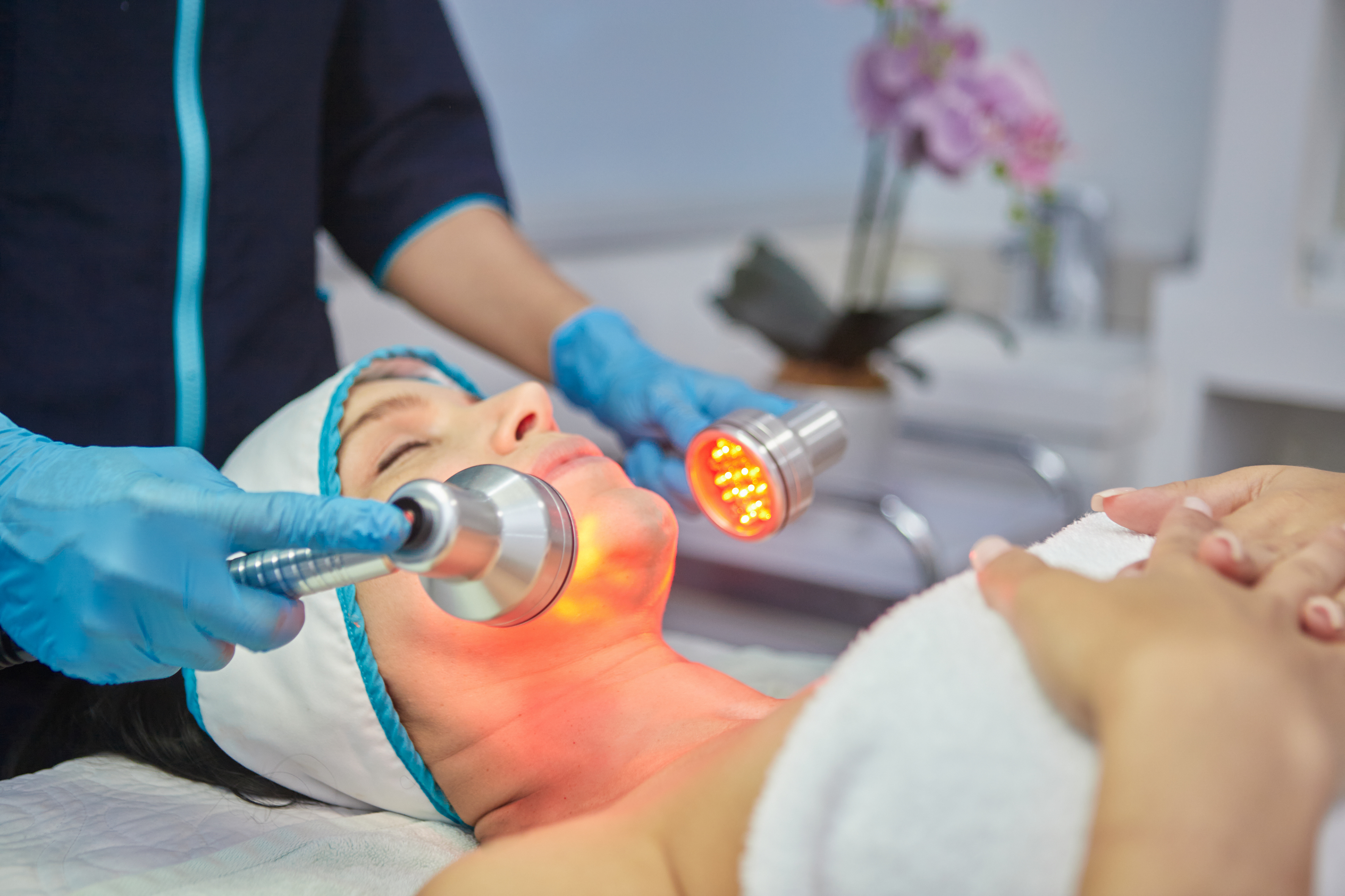 Sesión fotográfica profesional para Clinic Esthetic Center by Yennifer García en Panamá, enfocada en resaltar confianza, estética y bienestar en servicios de cuidado personal.