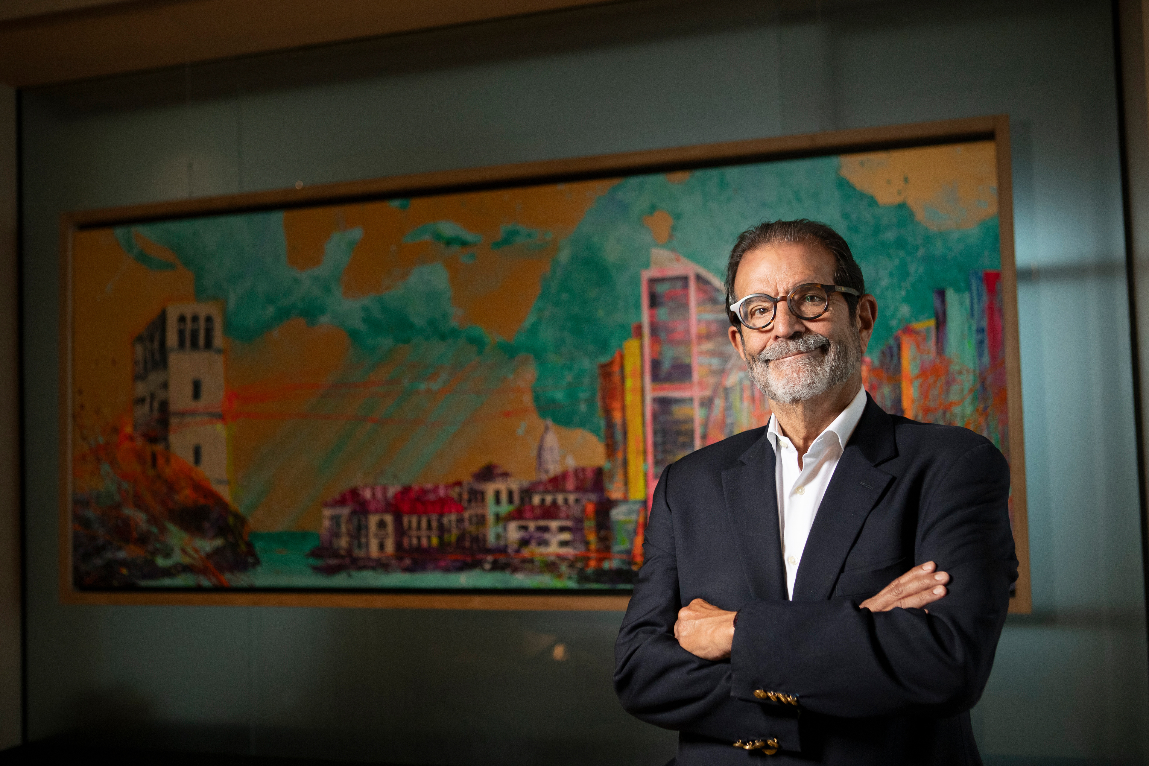 Retratos profesionales de Roberto Brenes, presidente de Singular . Una sesión que destaca su liderazgo y compromiso con la visión empresarial.