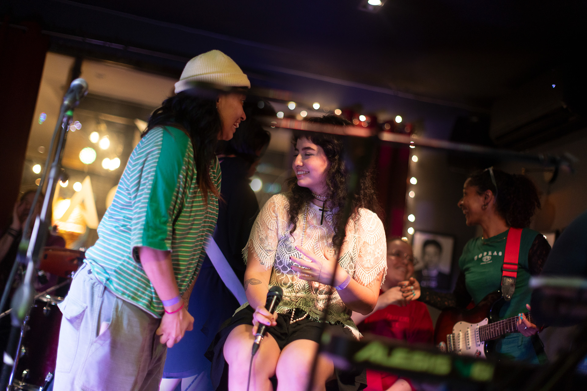 Butumpa de Mujeres en Canvas Urbano: una explosión de arte, expresión visual y poder femenino en Cervecería Central. Fotografía con enfoque editorial para visibilizar cultura, identidad y comunidad.