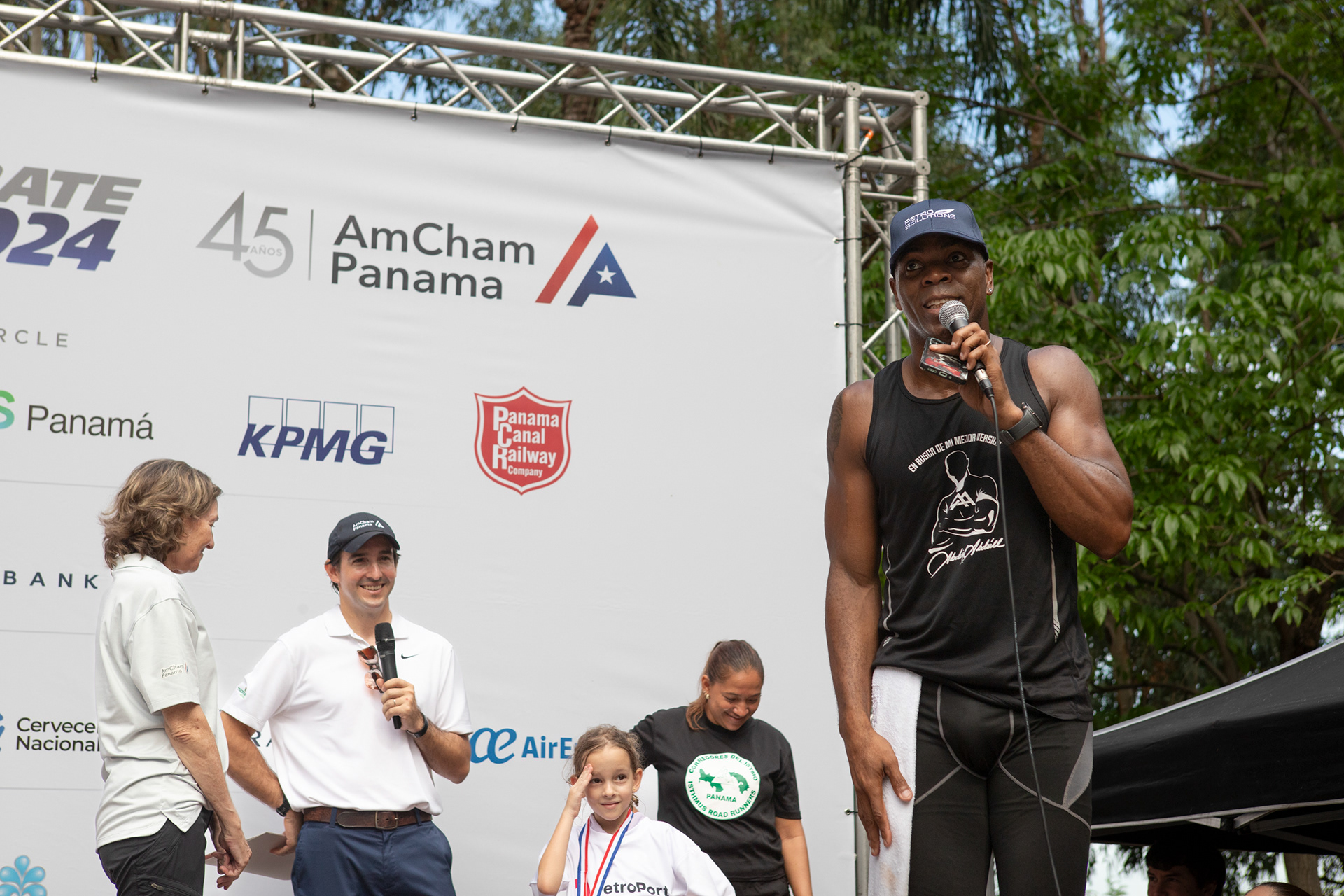 Instantáneas de la Carrera AmCham 2024 en Ciudad de Panamá: energía, comunidad y bienestar empresarial en cada paso. Ideal para reportes de RSE, redes sociales y memorias corporativas.