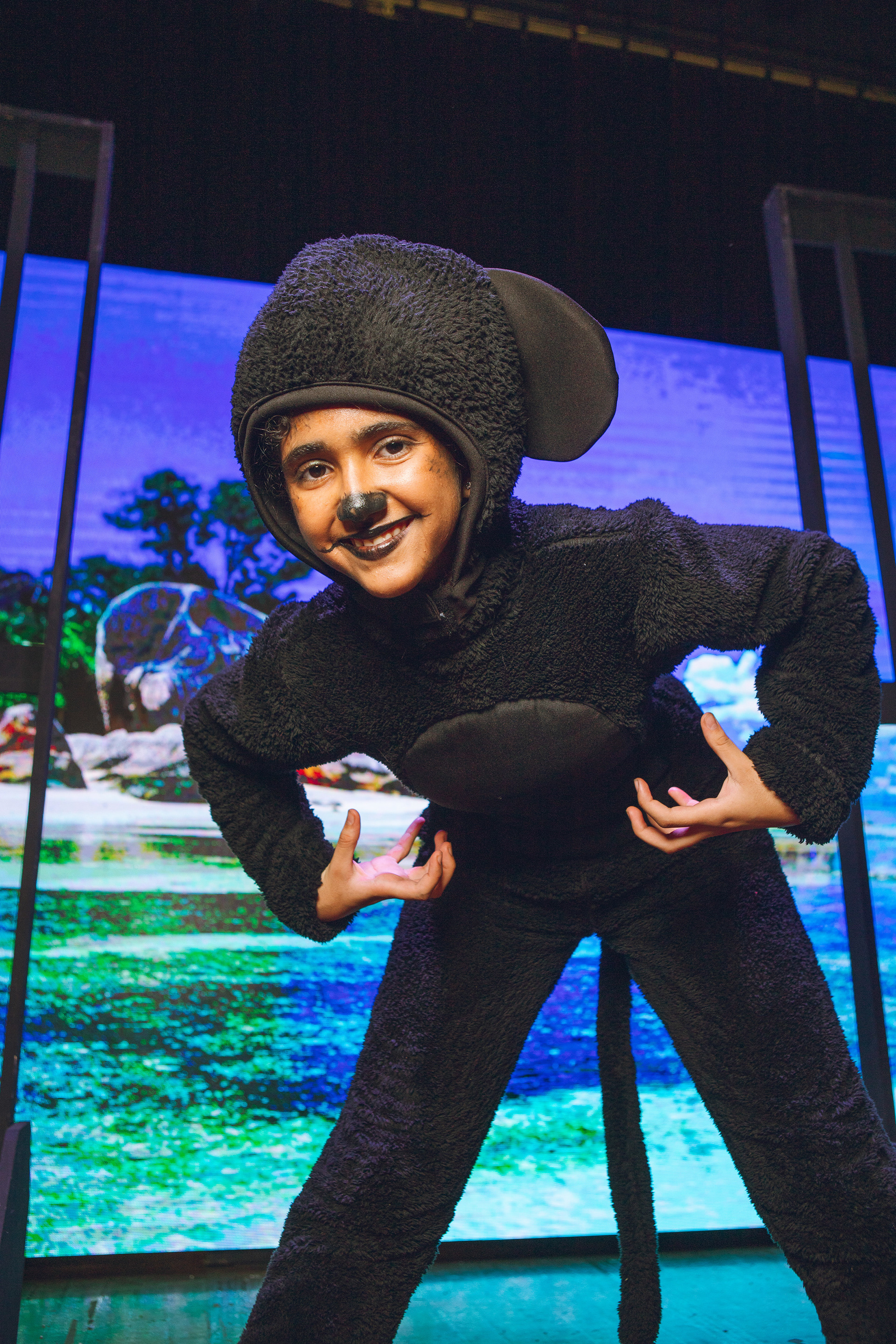 Momentos del musical Madagascar presentado por Smart Academy en el Teatro Ascanio Arosemena. Una cobertura completa de luces, emociones y talento en escena. Ideal para portafolios escolares, redes y memorias familiares.