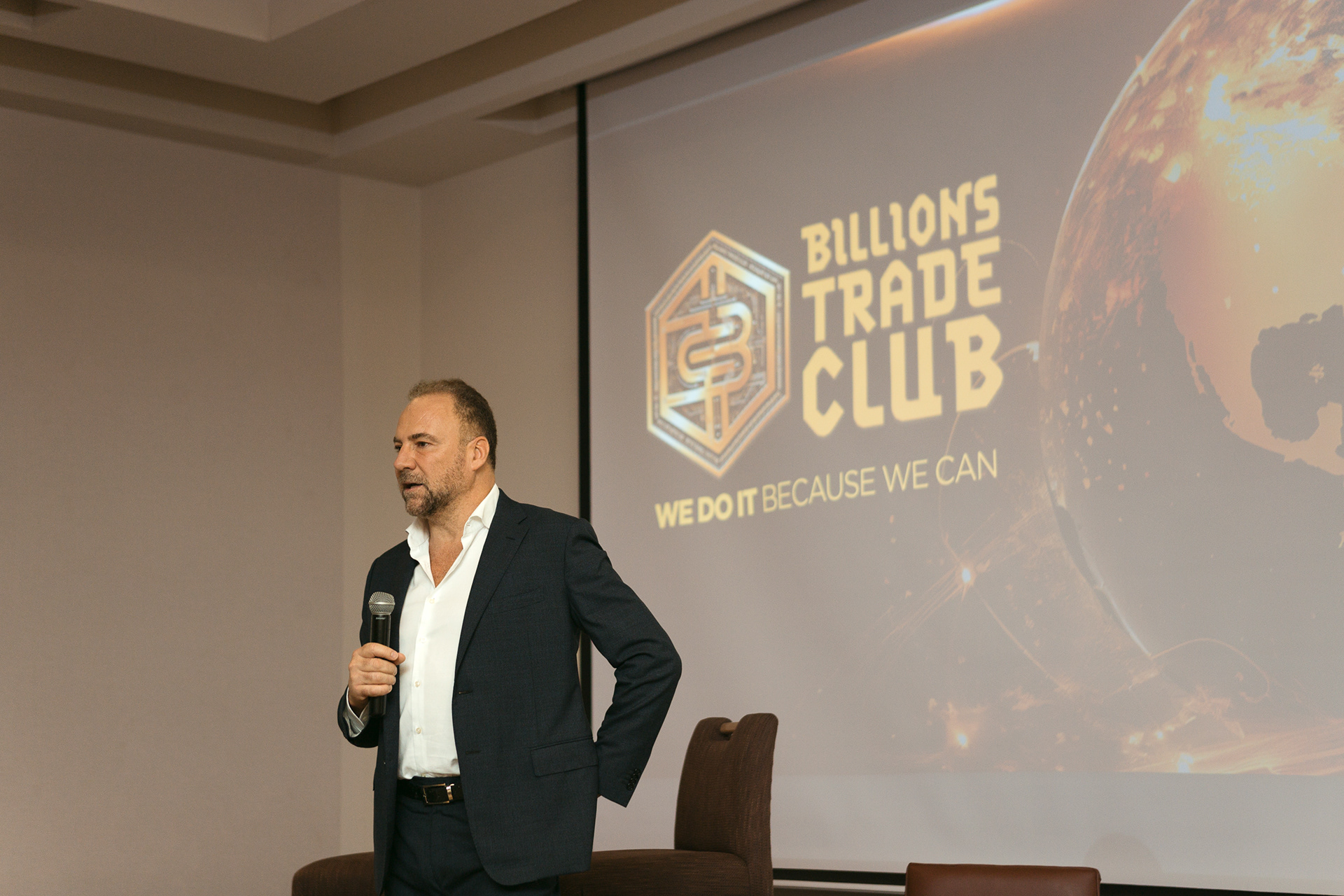 Reunión del Billions Trade Club en el Waldorf Astoria Panamá: un encuentro exclusivo de líderes, ideas y oportunidades. Fotografía profesional de lujo para memorias y comunicación de alto nivel.
