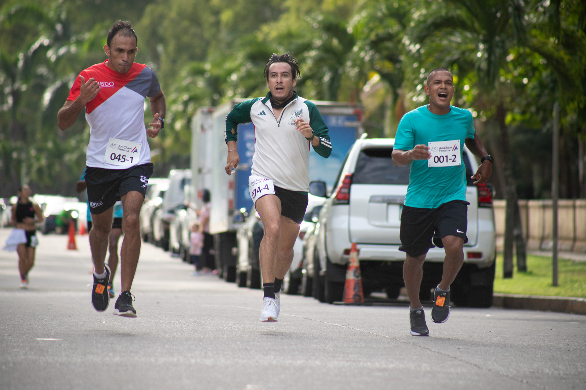 Instantáneas de la Carrera AmCham 2024 en Ciudad de Panamá: energía, comunidad y bienestar empresarial en cada paso. Ideal para reportes de RSE, redes sociales y memorias corporativas.