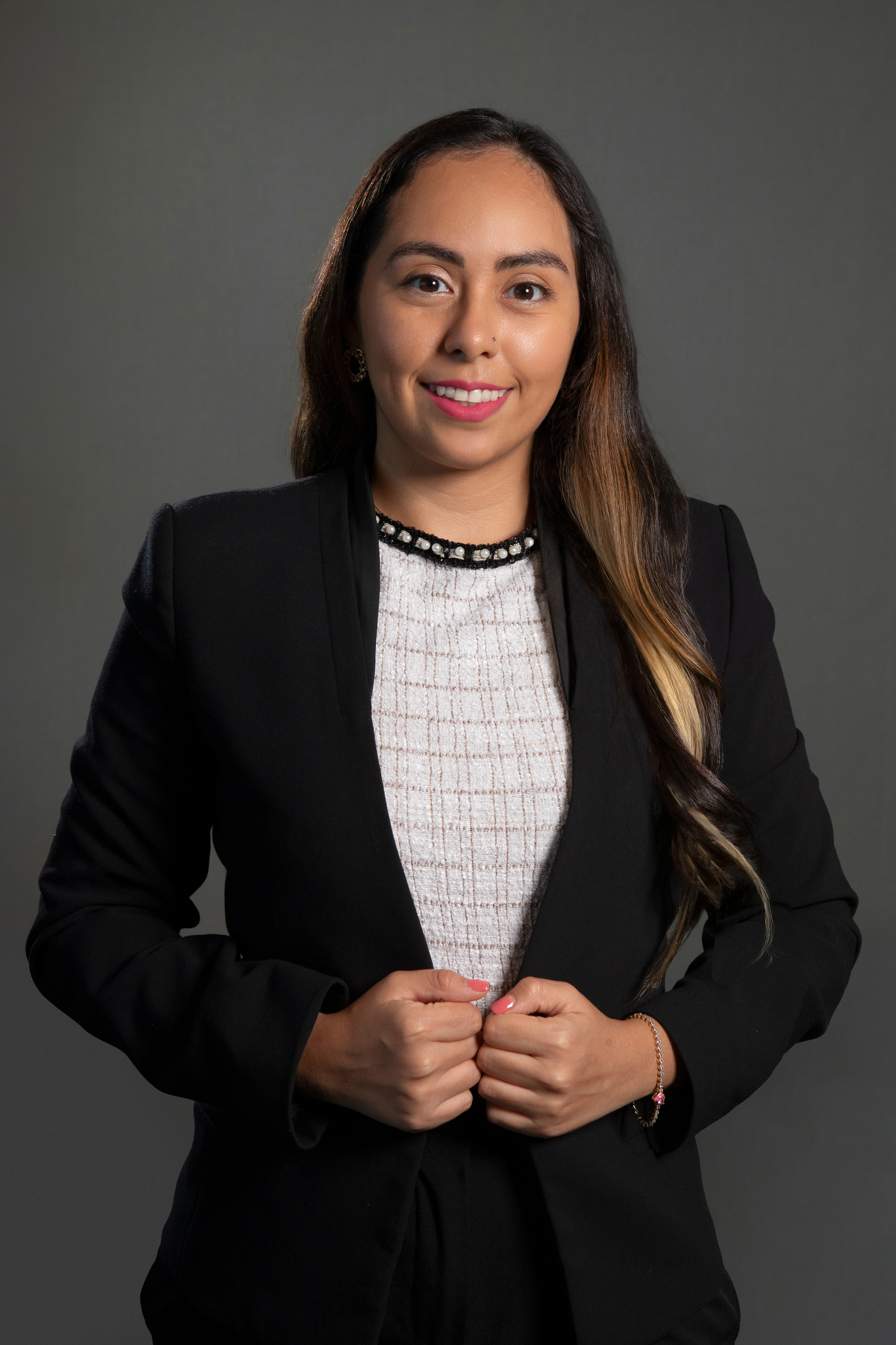 Retratos corporativos del equipo de Singular Securities en Panamá. Una sesión profesional que refleja unidad, experiencia y compromiso en el ámbito financiero.