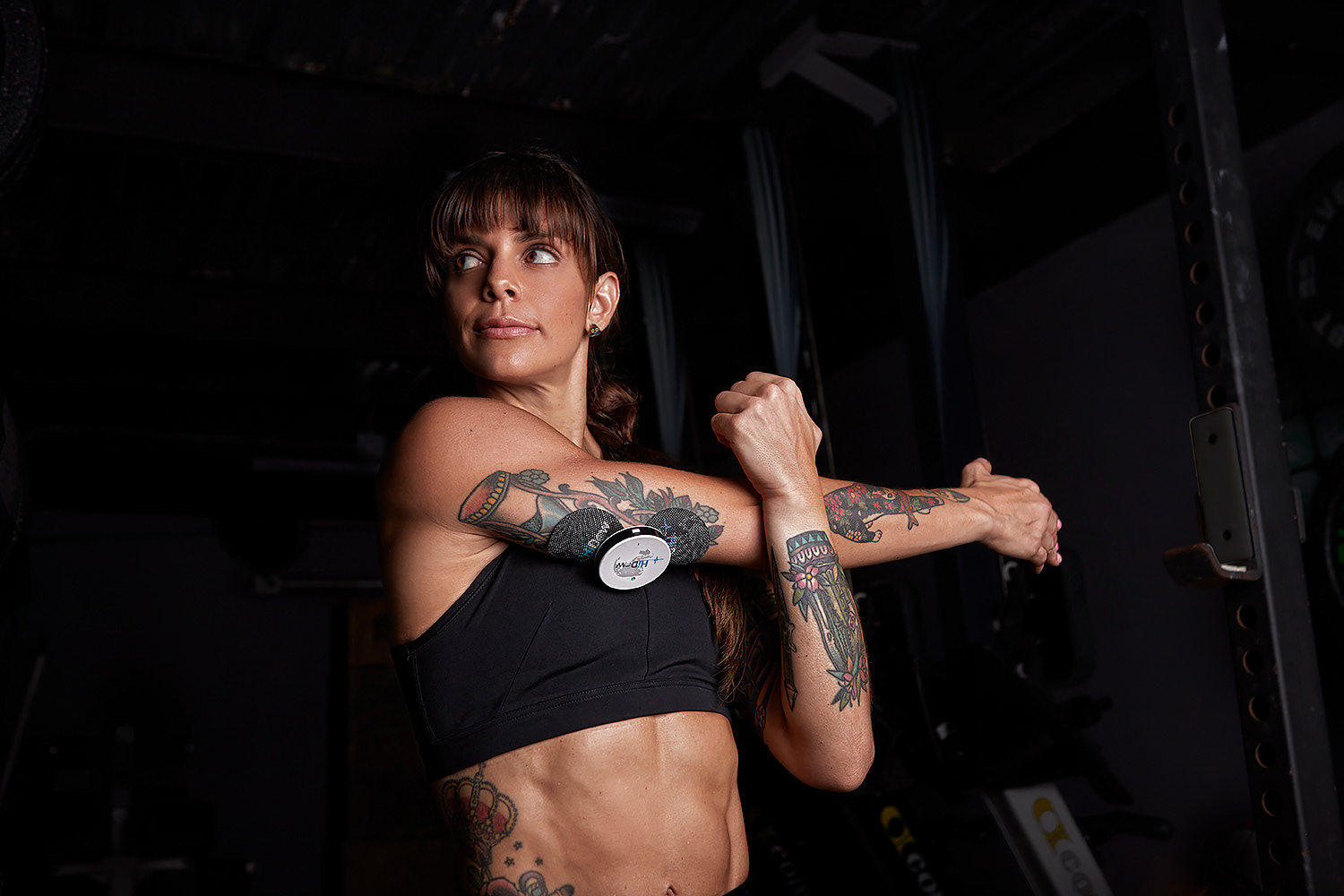 Sesión fotográfica deportiva con Paola Carballeda para Hidow International en Panamá, diseñada para capturar la energía y dinamismo en campañas de marketing deportivo.