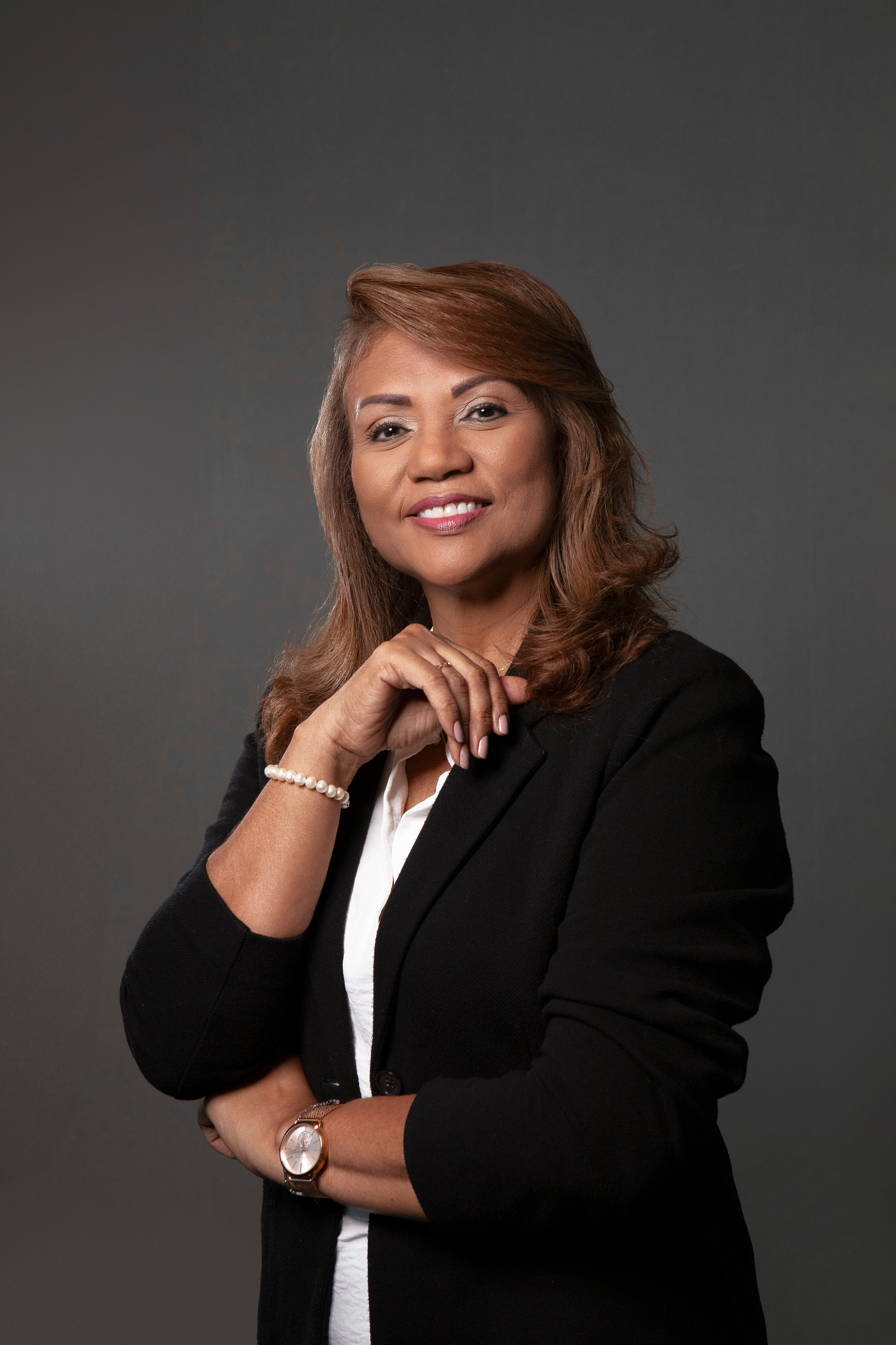 Retratos corporativos del equipo de Singular Securities en Panamá. Una sesión profesional que refleja unidad, experiencia y compromiso en el ámbito financiero.