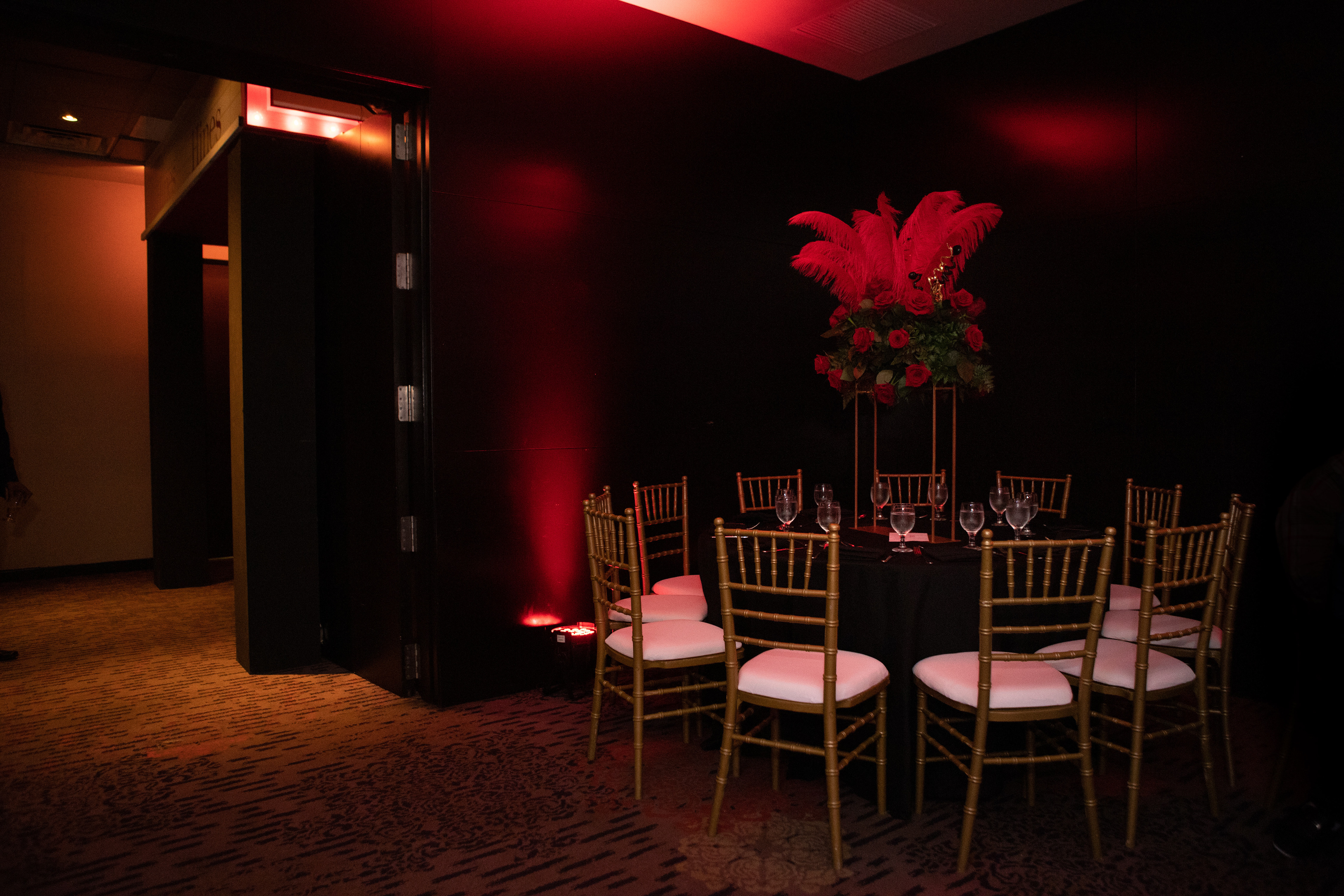 Una noche inolvidable en la fiesta temática de Hollywood de Hines Panamá. Elegancia, glamour y diversión capturados en cada detalle, desde el red carpet hasta los momentos más espontáneos entre colegas.