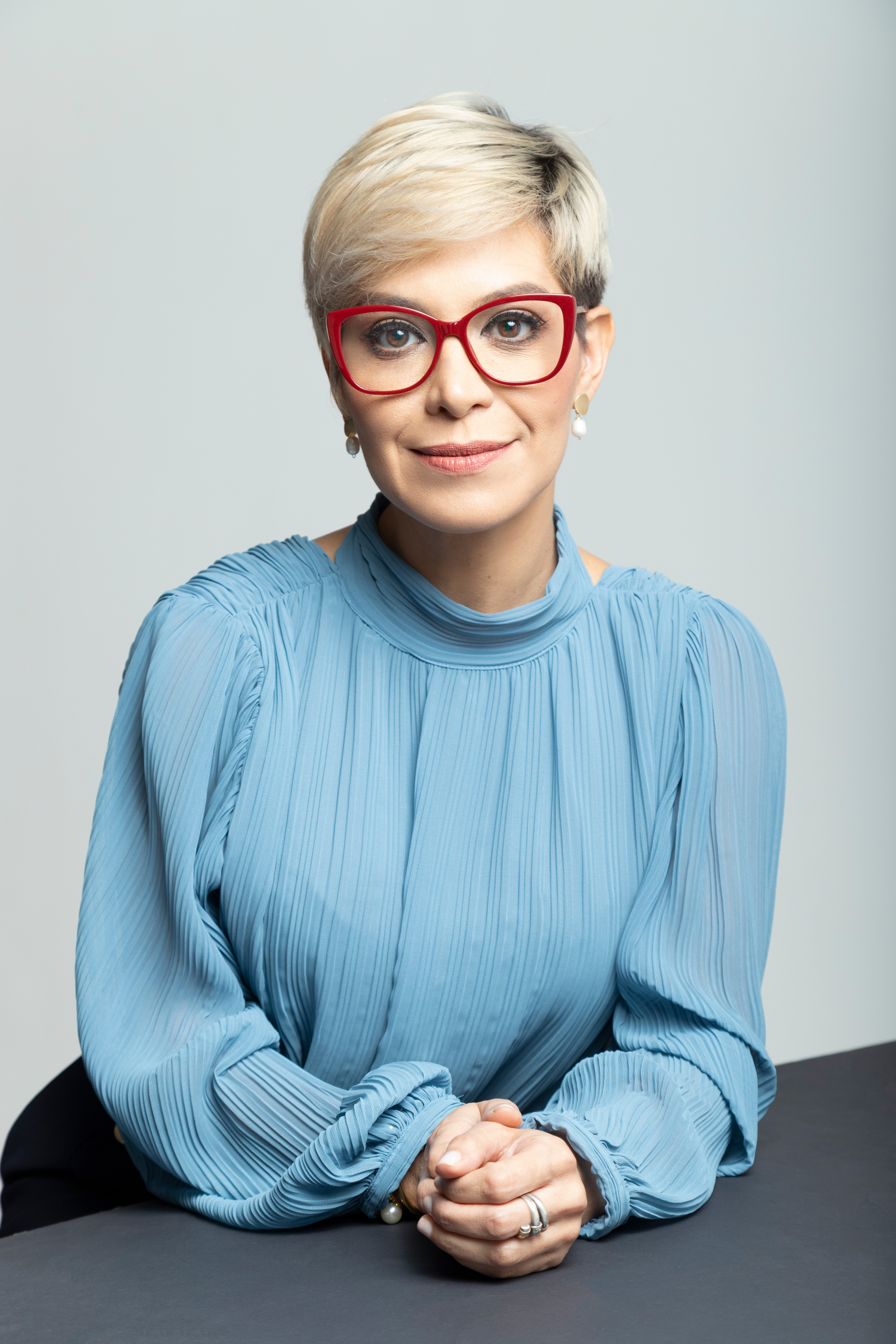 Retratos profesionales de la Dra. Silvia González, experta en Medicina Consciente, Epigenética, WellAging y BioHacking. Una sesión que refleja su enfoque integral y humano para sanar el cuerpo a través de las emociones.