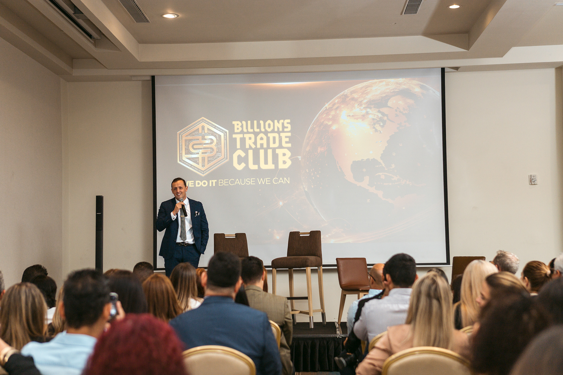 Reunión del Billions Trade Club en el Waldorf Astoria Panamá: un encuentro exclusivo de líderes, ideas y oportunidades. Fotografía profesional de lujo para memorias y comunicación de alto nivel.