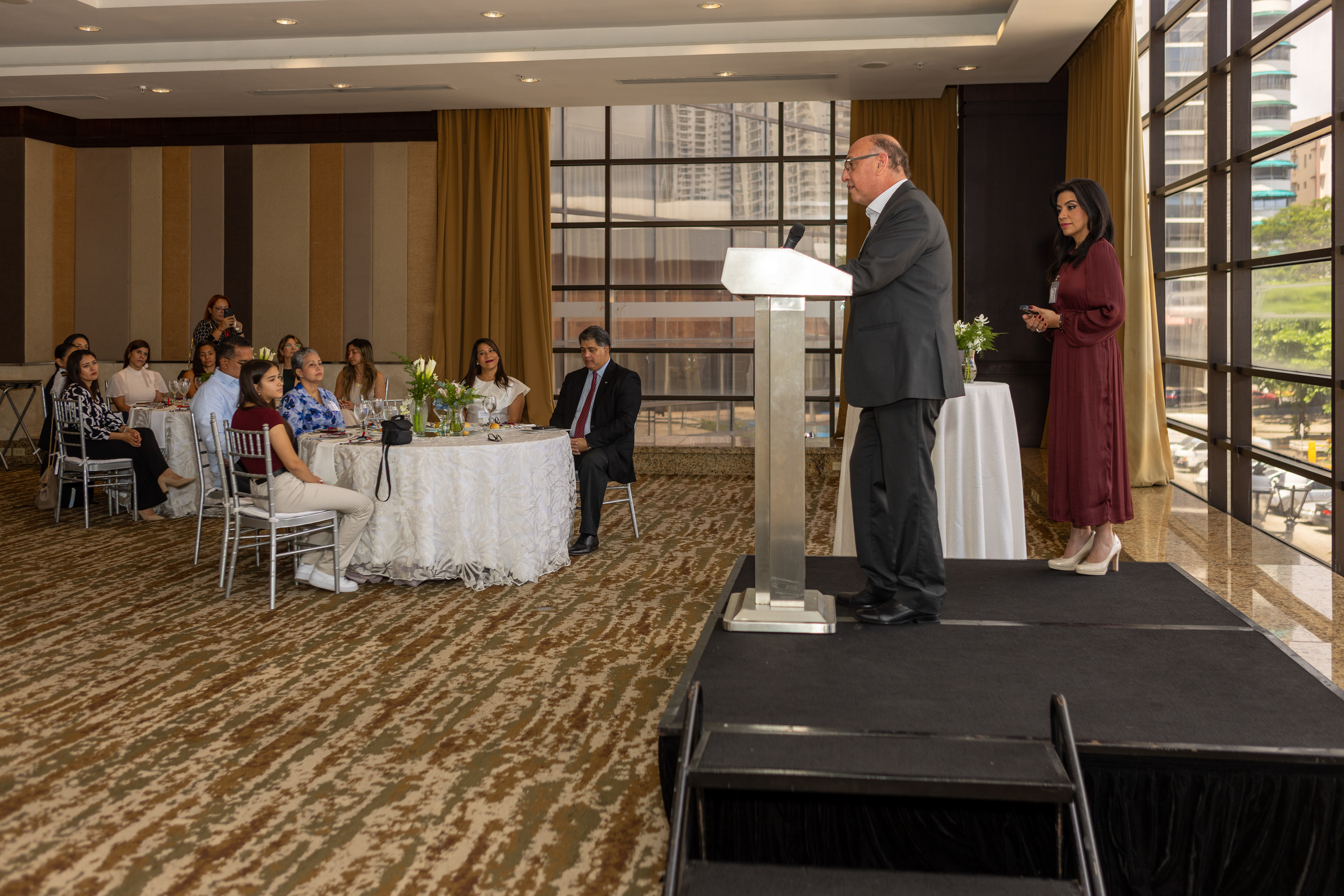 Momentos destacados del 4to Congreso GNL Global International 2024, celebrado en Ciudad de Panamá. Una mirada profesional a las ponencias, encuentros y experiencias del evento.