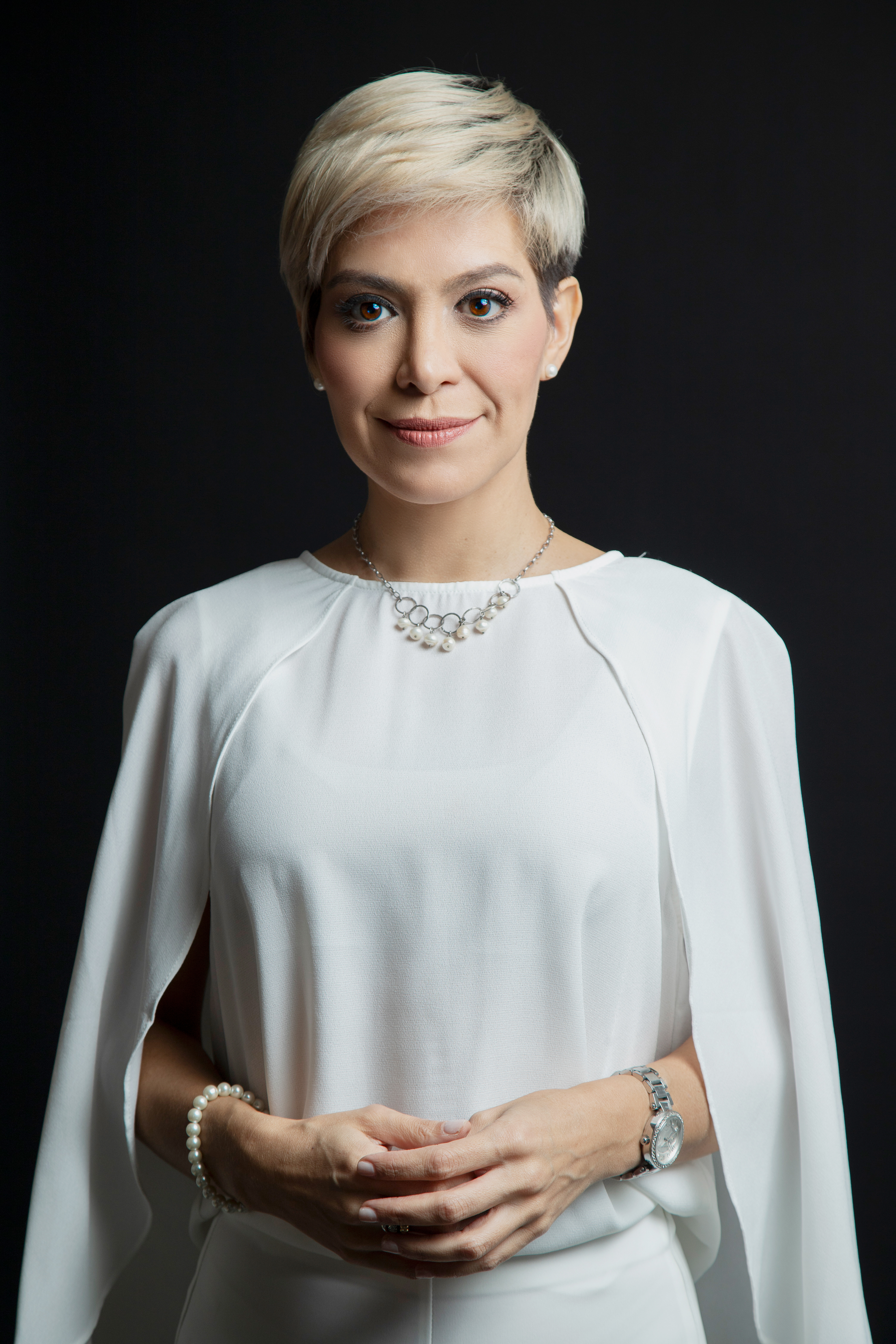 Retratos profesionales de la Dra. Silvia González, experta en Medicina Consciente, Epigenética, WellAging y BioHacking. Una sesión que refleja su enfoque integral y humano para sanar el cuerpo a través de las emociones.
