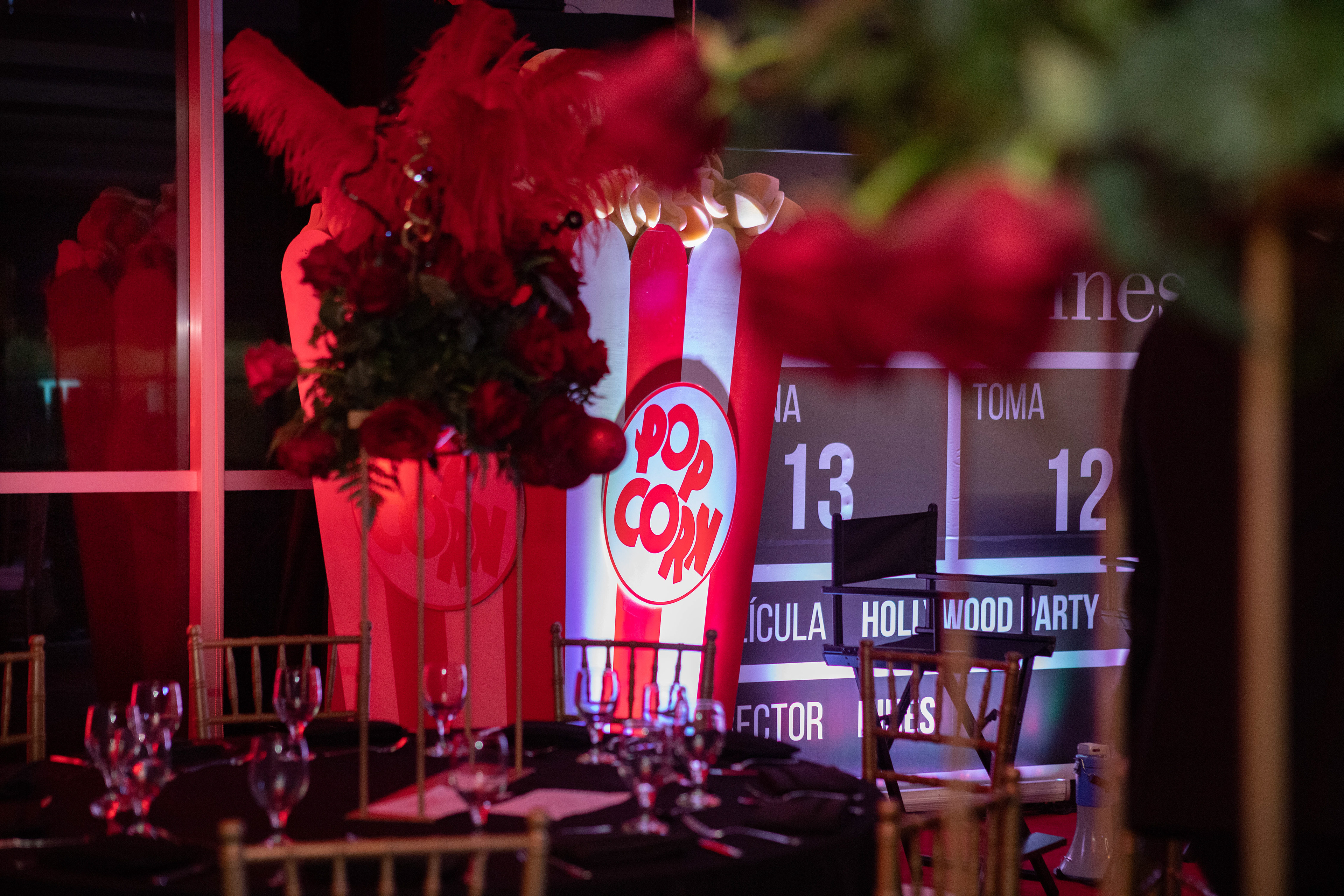 Una noche inolvidable en la fiesta temática de Hollywood de Hines Panamá. Elegancia, glamour y diversión capturados en cada detalle, desde el red carpet hasta los momentos más espontáneos entre colegas.