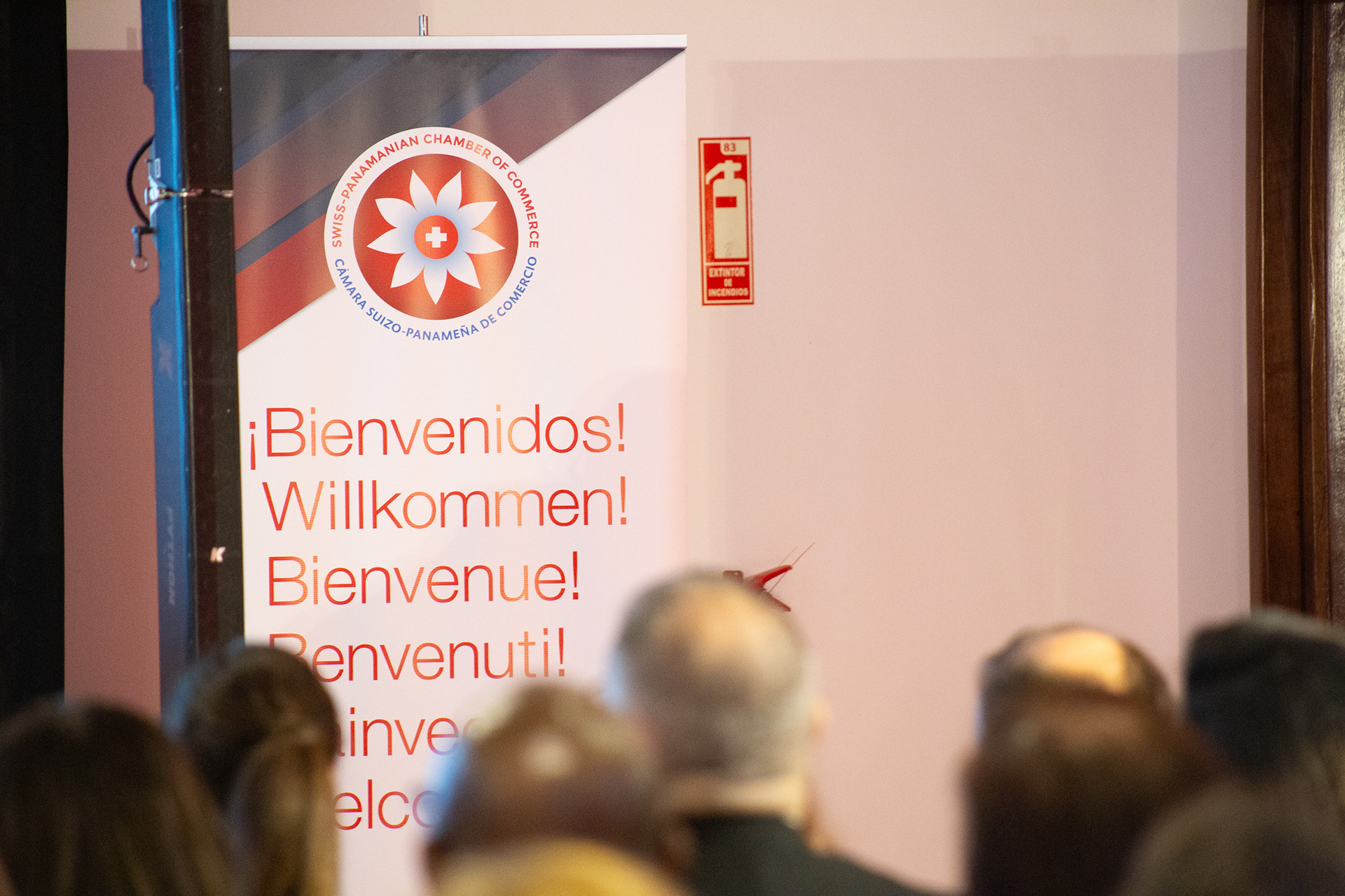 Momentos destacados de la Noche Suiza 2024, una elegante velada de gala y networking organizada por la Cámara de Comercio Suiza en Ciudad de Panamá.