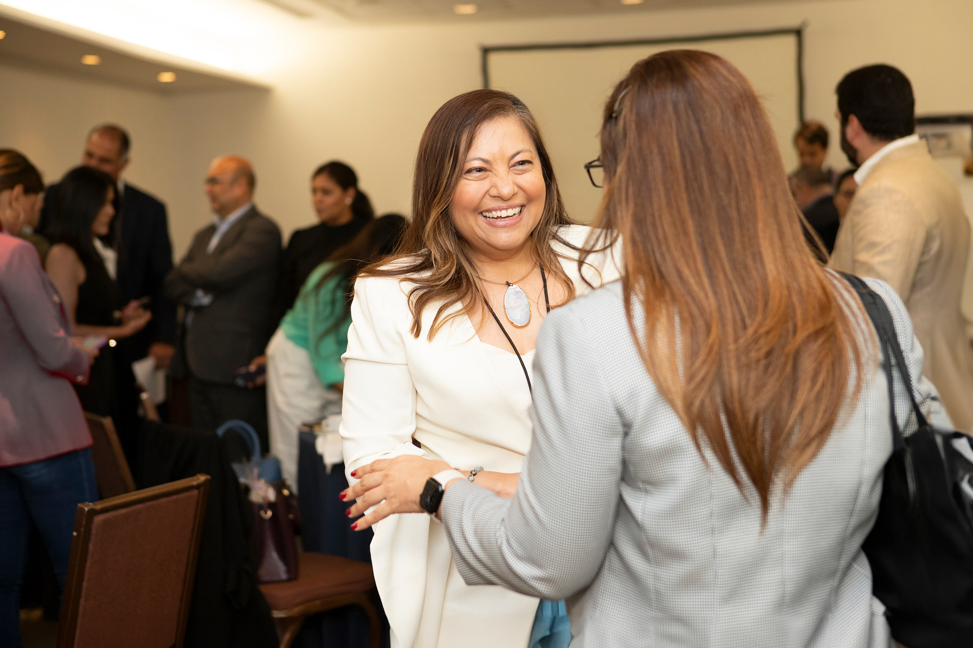 AI Powered Banking: una experiencia de innovación financiera organizada por Stefanini Group y Cobis Topaz en Panamá. Fotografía profesional que captura tecnología, networking y visión de futuro para la banca digital.