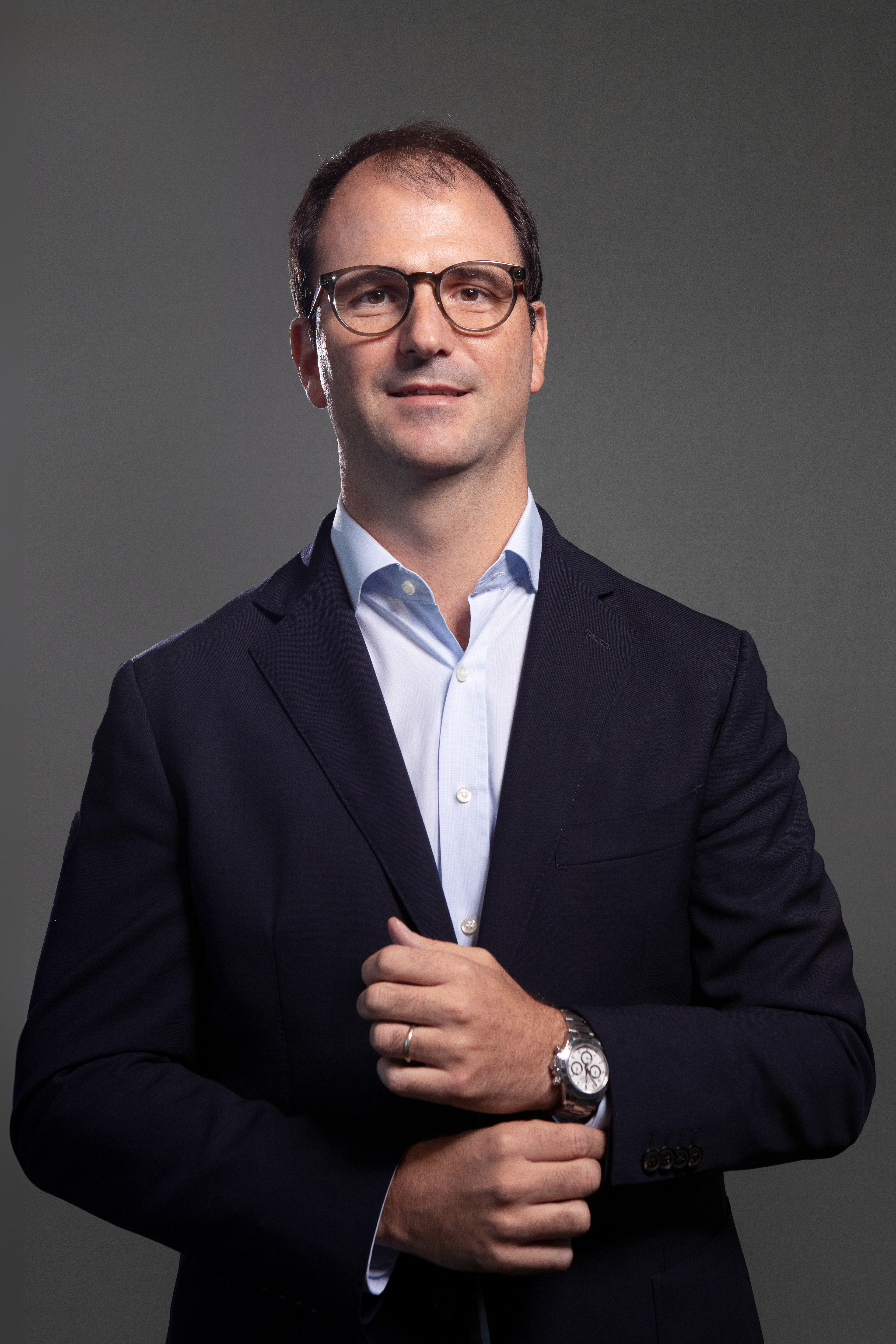 Retratos profesionales de Sergi Lucas, Vicepresidente de CAPAMEC, realizados en Panamá para resaltar su presencia ejecutiva y liderazgo dentro del sector empresarial.