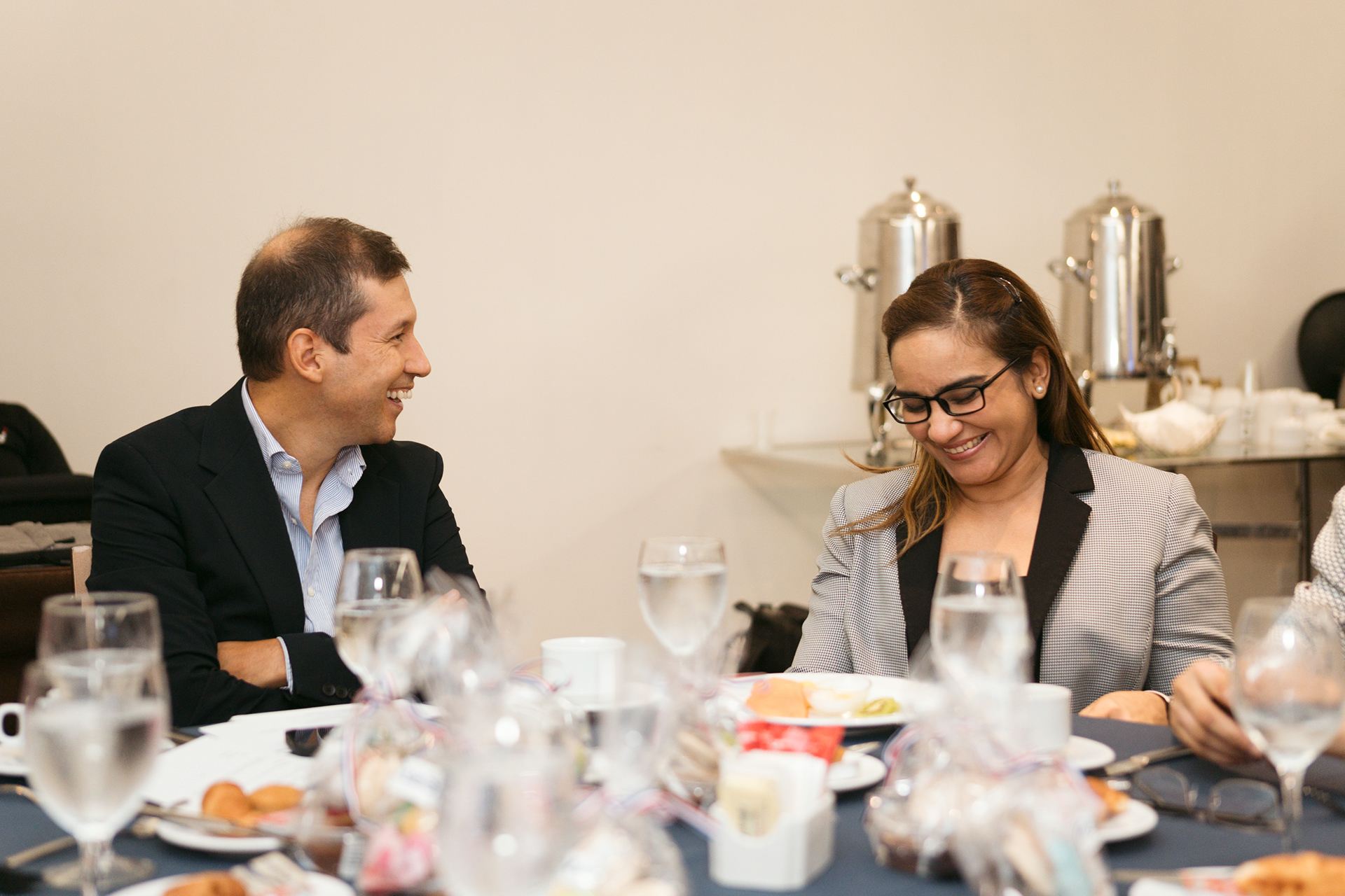 AI Powered Banking: una experiencia de innovación financiera organizada por Stefanini Group y Cobis Topaz en Panamá. Fotografía profesional que captura tecnología, networking y visión de futuro para la banca digital.